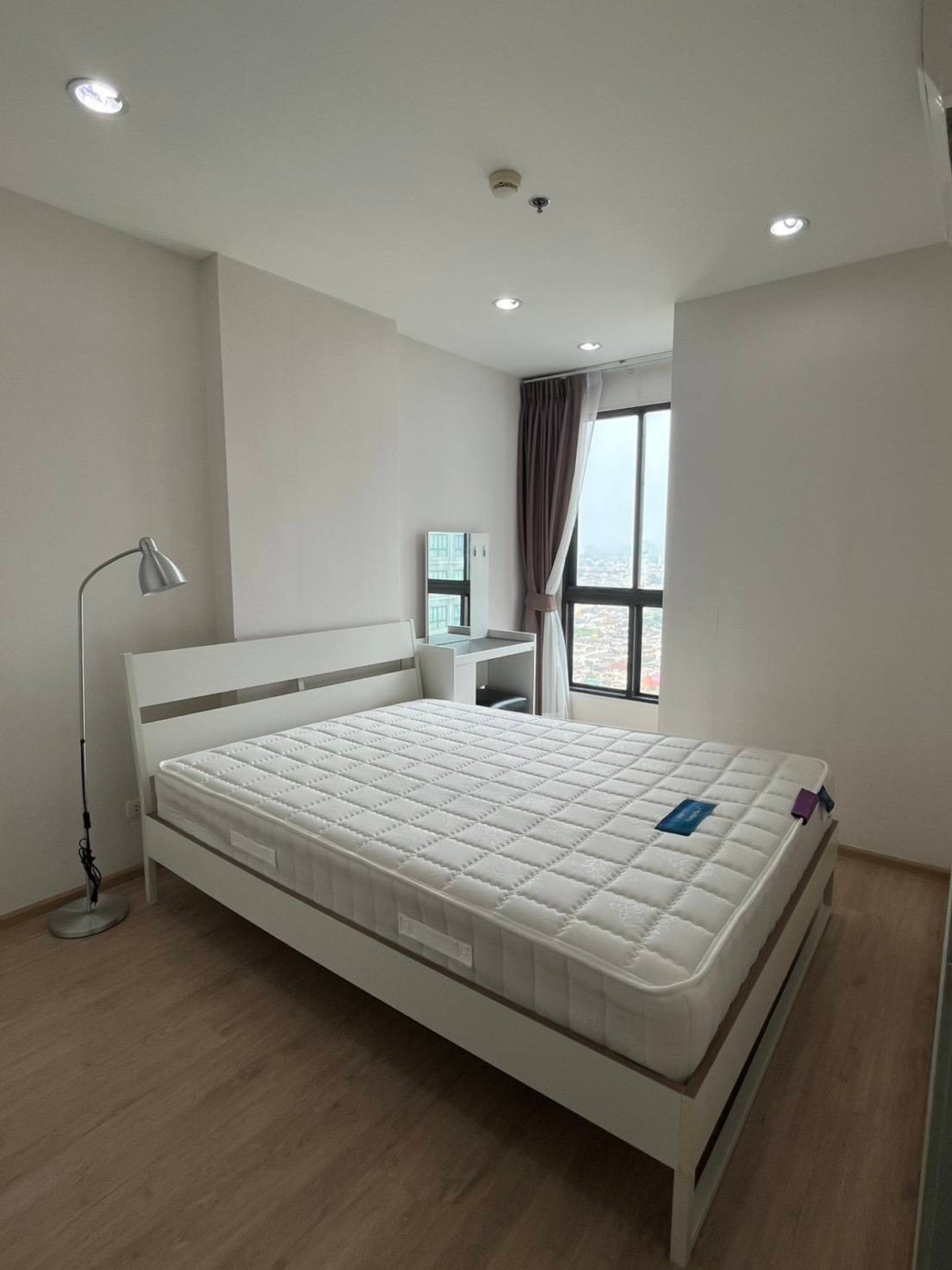 ให้เช่าคอนโดท่าพระ ตลาดพลู วุฒากาศ : ให้เช่า ไอดีโอ สาทร ท่าพระ ( Ideo sathorn thapra ) ติด BTS โพธิ์นิมิตร  300 เมตร พร้อมเฟอร์+ ห้อง 31 ตรม. เพียง 11,500 บาท  