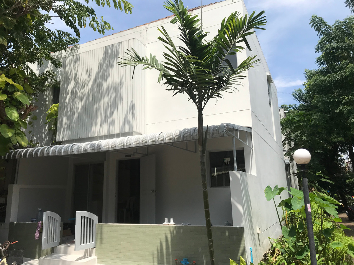 For SaleTownhomeSamut Prakan,Samrong : Boble Park Townhouse, Bang Phli, good location, peaceful society, with private parking.