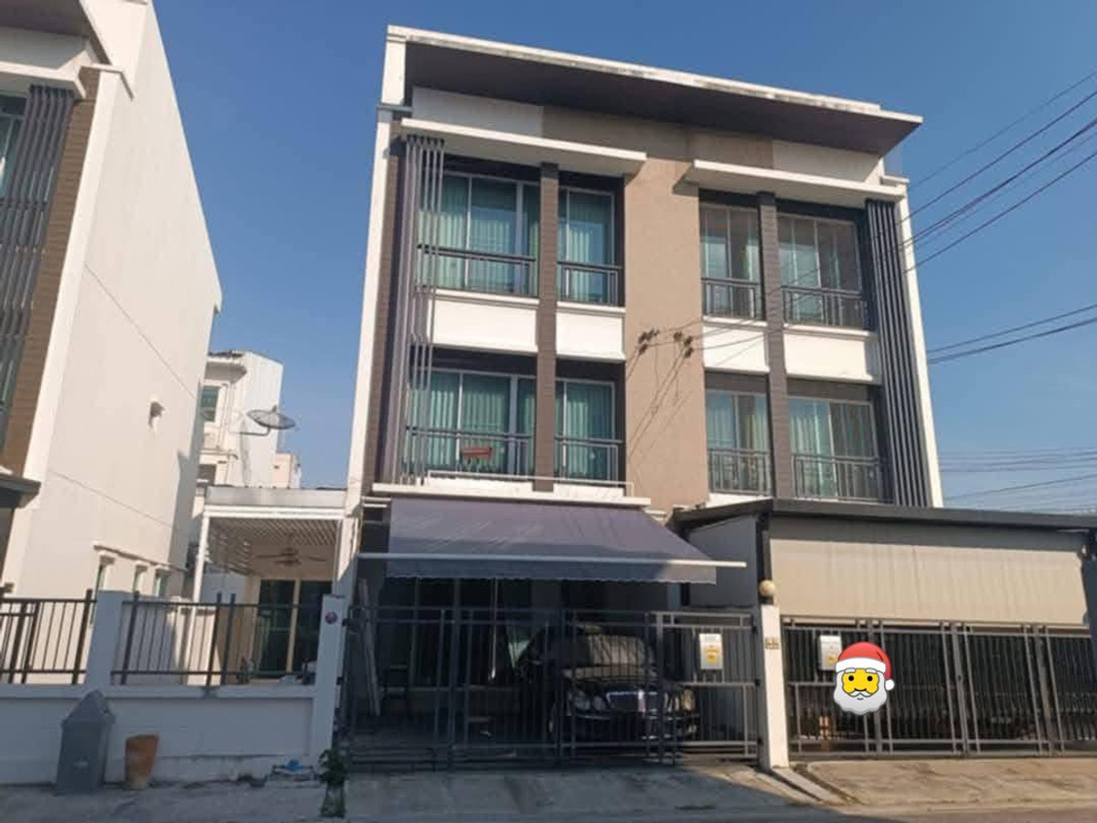 For RentTownhomeChokchai 4, Ladprao 71, Ladprao 48, : 📌 🏡 House for rent in the middle of the city, Chokchai 4, Soi 50 | near Central EastVille | 3 floors, 3 bedrooms, 3 bathrooms, ready to move in #Accepting small pets🐱🐶 💸 Rental price only 29,500 baht/month