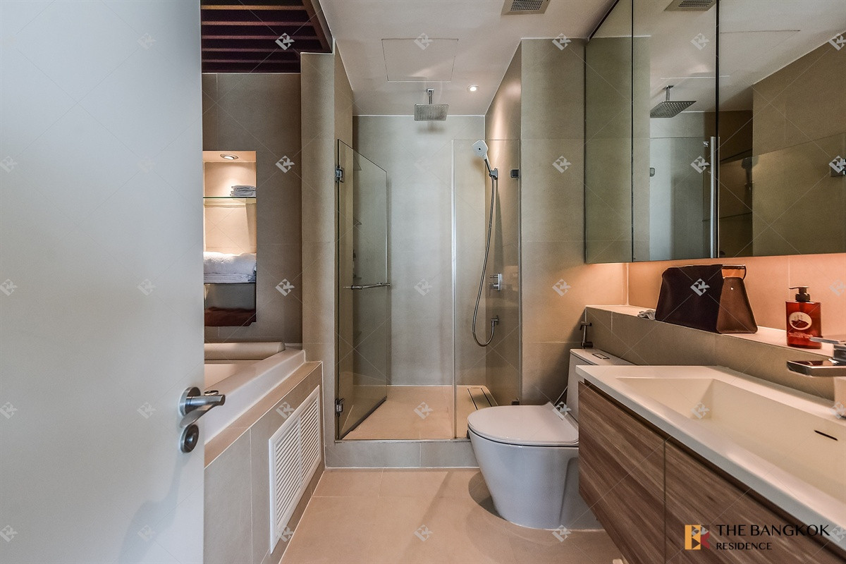 For RentCondoSukhumvit, Asoke, Thonglor :  Spacious Unit at The Lakes 💫 Large Balcony Park View Living 🌳 