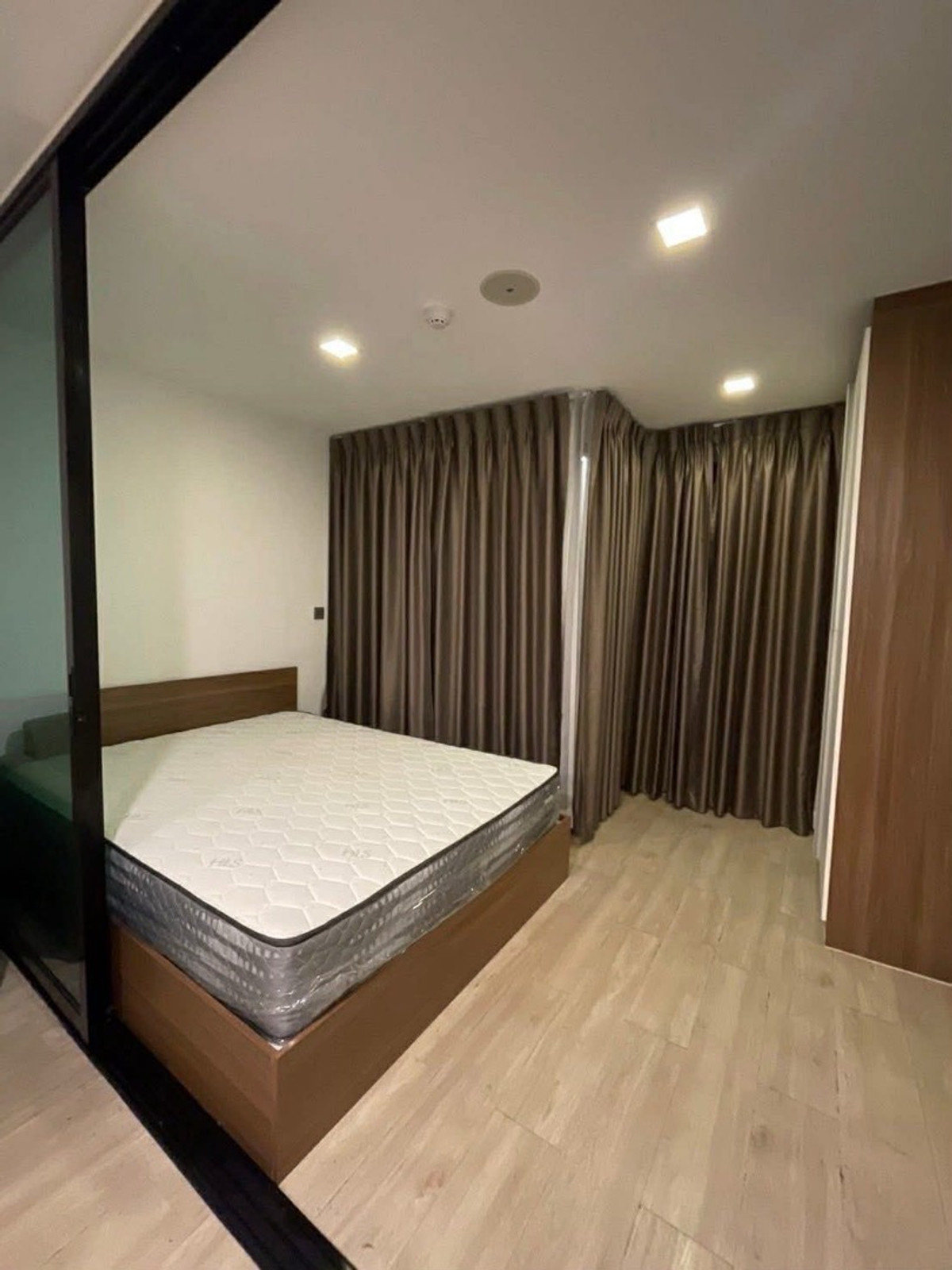 For RentCondoChokchai 4, Ladprao 71, Ladprao 48, : Condo for rent Atmoz Lat Phrao 71 
 Room size: 23 sq m Building: D Floor: 8 Price: 9,500 baht Nearby places: Yellow Line MRT Chokchai 4 Station