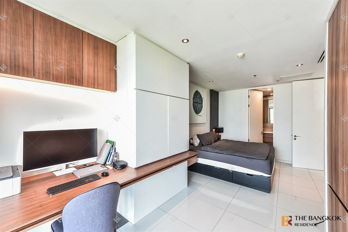 For RentCondoSukhumvit, Asoke, Thonglor :  Spacious Unit at The Lakes 💫 Large Balcony Park View Living 🌳 