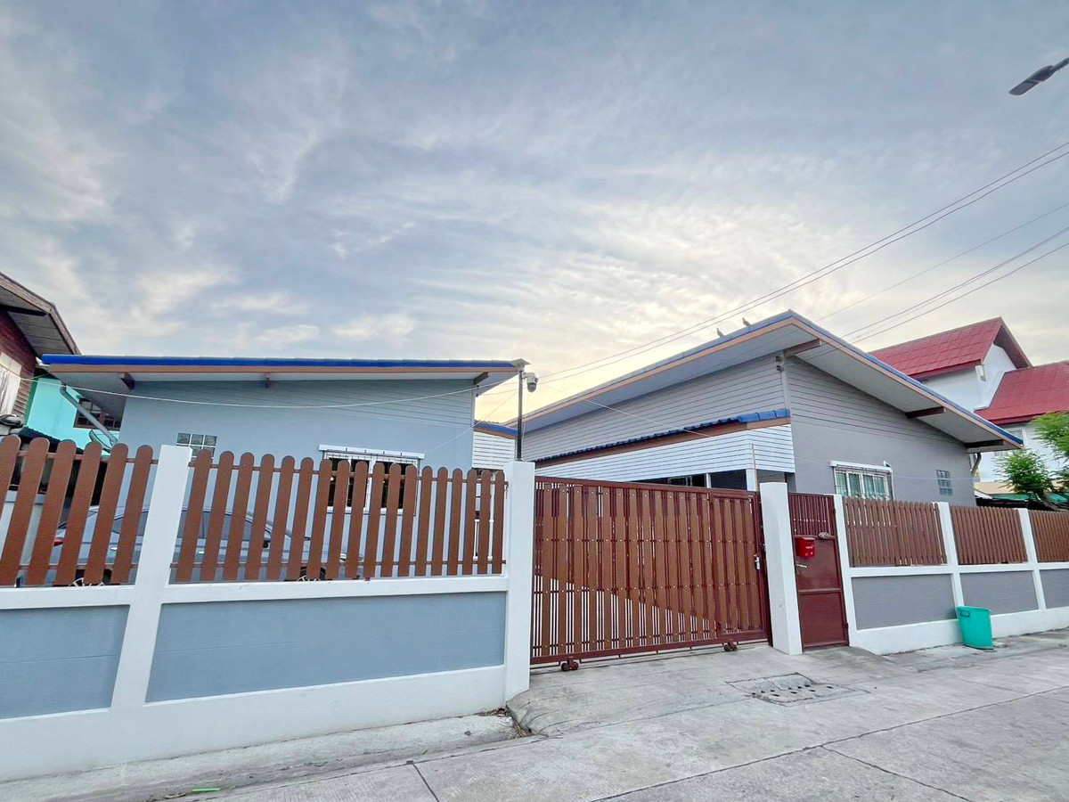 For RentRathburana, Suksawat : One-story semi-detached house, Pracha Uthit 54, Intersection 11