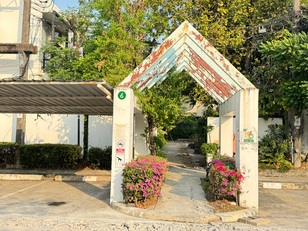 For SaleTownhomeSamut Prakan,Samrong : Boble Park Townhouse, Bang Phli, good location, peaceful society, with private parking.