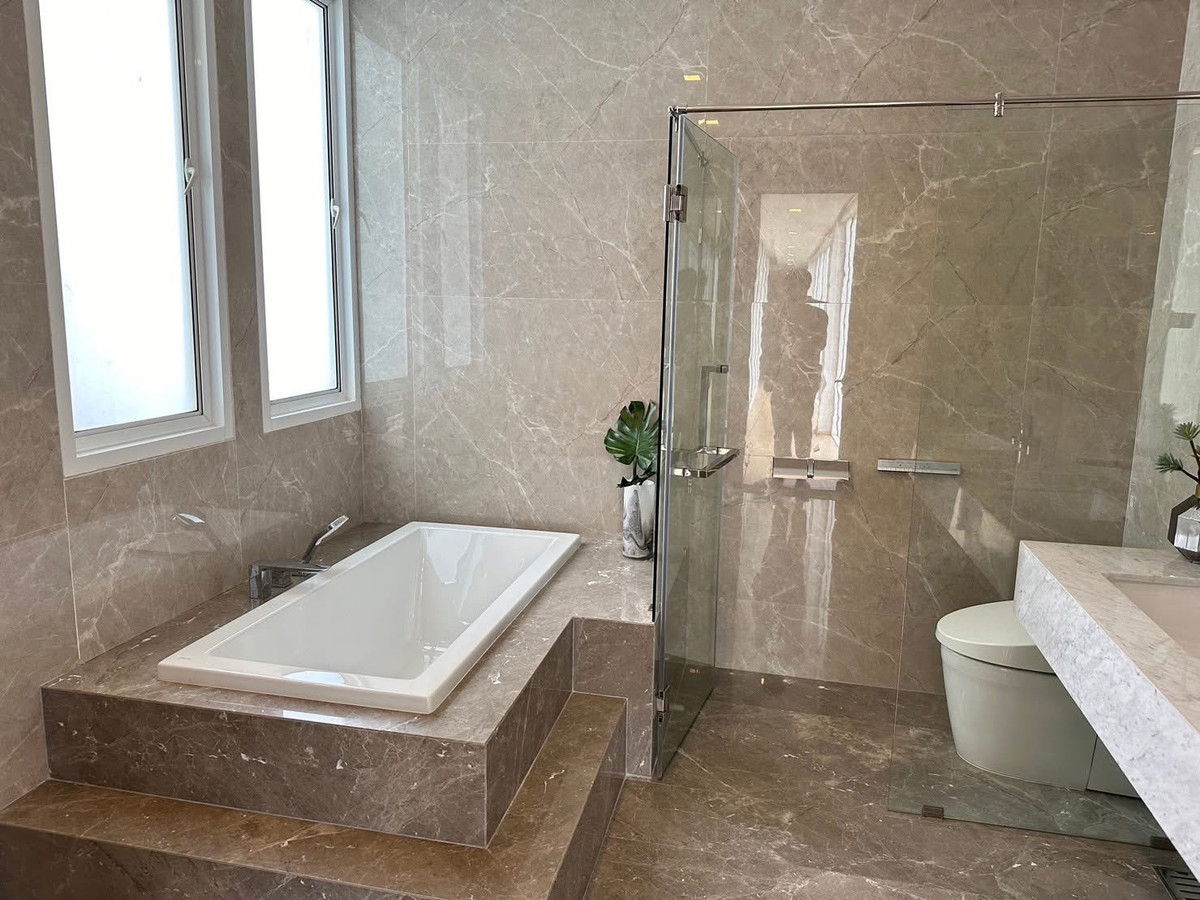 บ้านเลียบทางด่วนรามอินทรา : ขาย/เช่า บ้าน - home Office D8 Residence Luxury Pool Villa  ลาดพร้าว