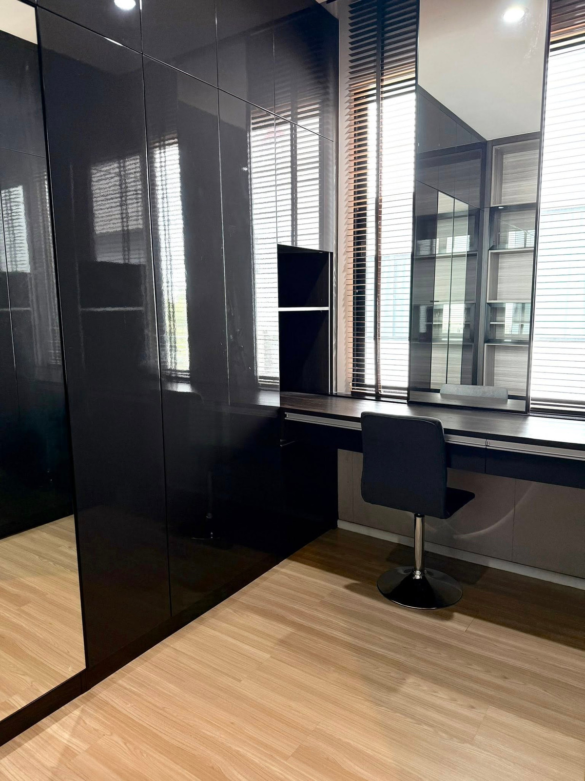 For RentTownhomePattanakan, Srinakarin : For rent!! Townhome 3.5 floors: ✨Nirvana define srinakarin-rama 9: Convenient transportation near Rama 9 Expressway and Airport Rail Link.