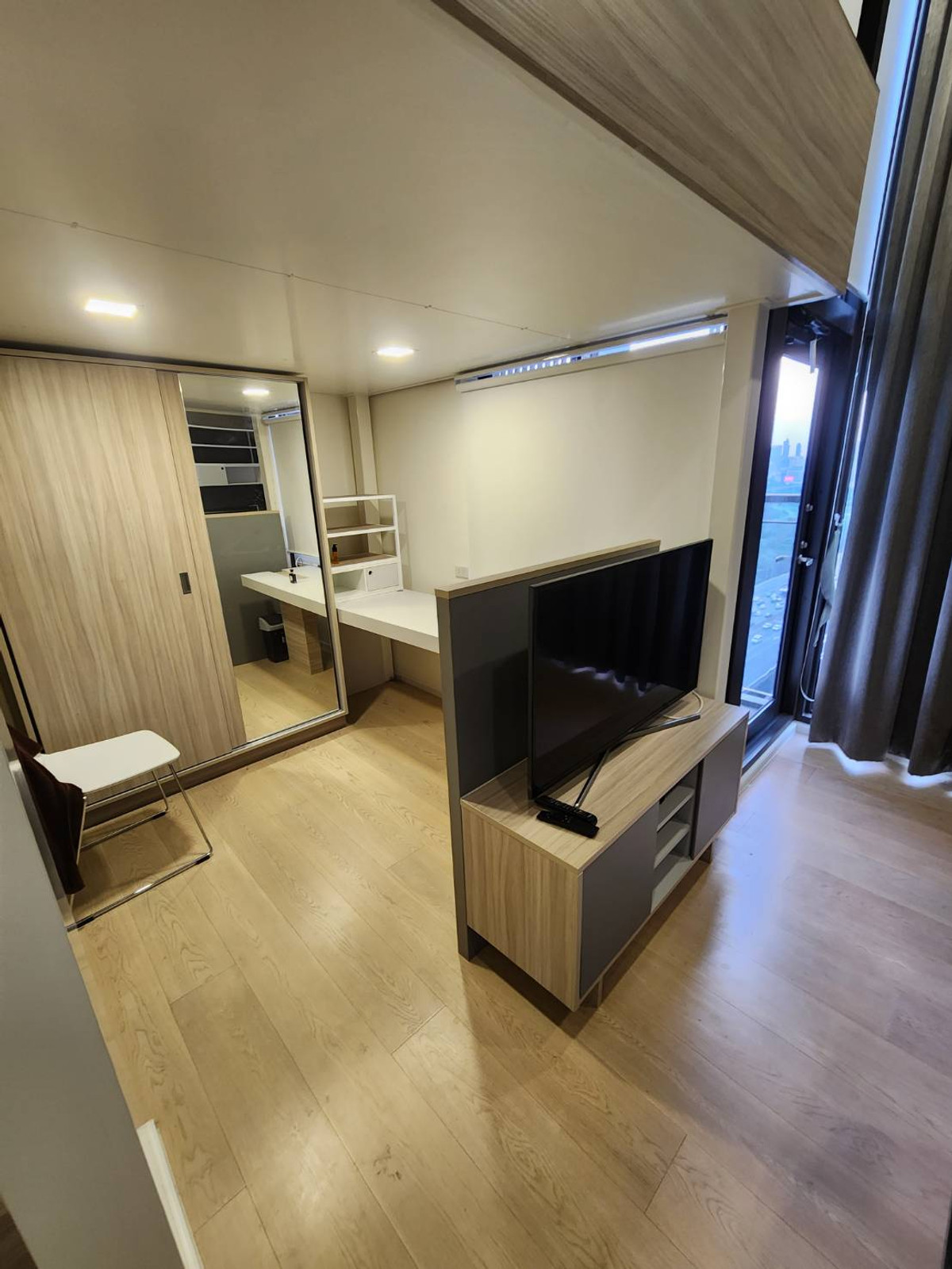 For RentCondoRama9, Petchburi, RCA : Very cheap! Chewathai Asoke 20,000.- fully furnished, ready to move in, near MRT.