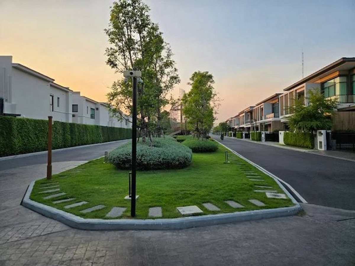 For RentHouseBangna, Bearing, Lasalle : HR3230 Luxury detached house for rent, Bangkok Boulevard Bangna KM.5, new house, 1 year | Corner plot | Fully furnished, ready to move in | Near ICS International School, only 500 m.