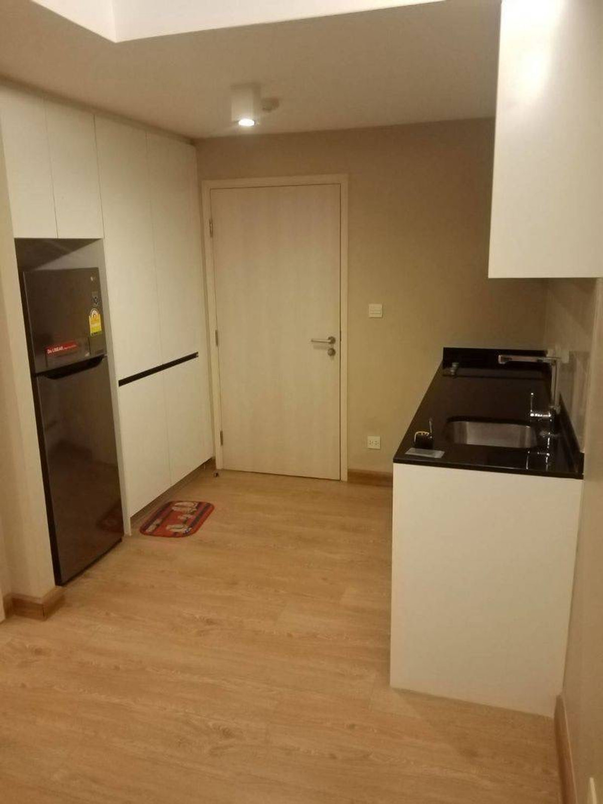 For RentCondoSukhumvit, Asoke, Thonglor : ★ Maestro 39 ★ 30 sq m, 3rd floor (1 bedroom, 1 bathroom), Pets allowed ★ Near BTS Phrom Phong ★ Near EmQuartier and Emporium ★ Numerous amenities ★ Fully furnished with appliances ★