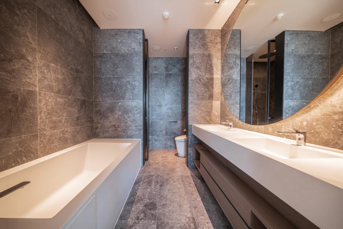 For RentCondoWongwianyai, Charoennakor : 🔥Rent Now🔥 Banyan Tree Residences Riverside Bangkok, near the Gold Line BTS Khlong San Station. Fully furnished and ready to move in.