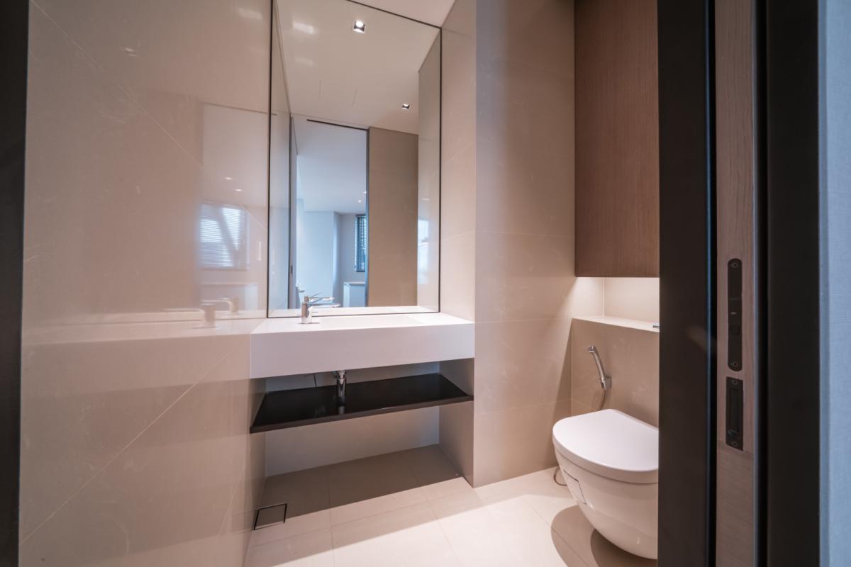 For RentCondoWongwianyai, Charoennakor : 🔥Rent Now🔥 Banyan Tree Residences Riverside Bangkok, near the Gold Line BTS Khlong San Station. Fully furnished and ready to move in.