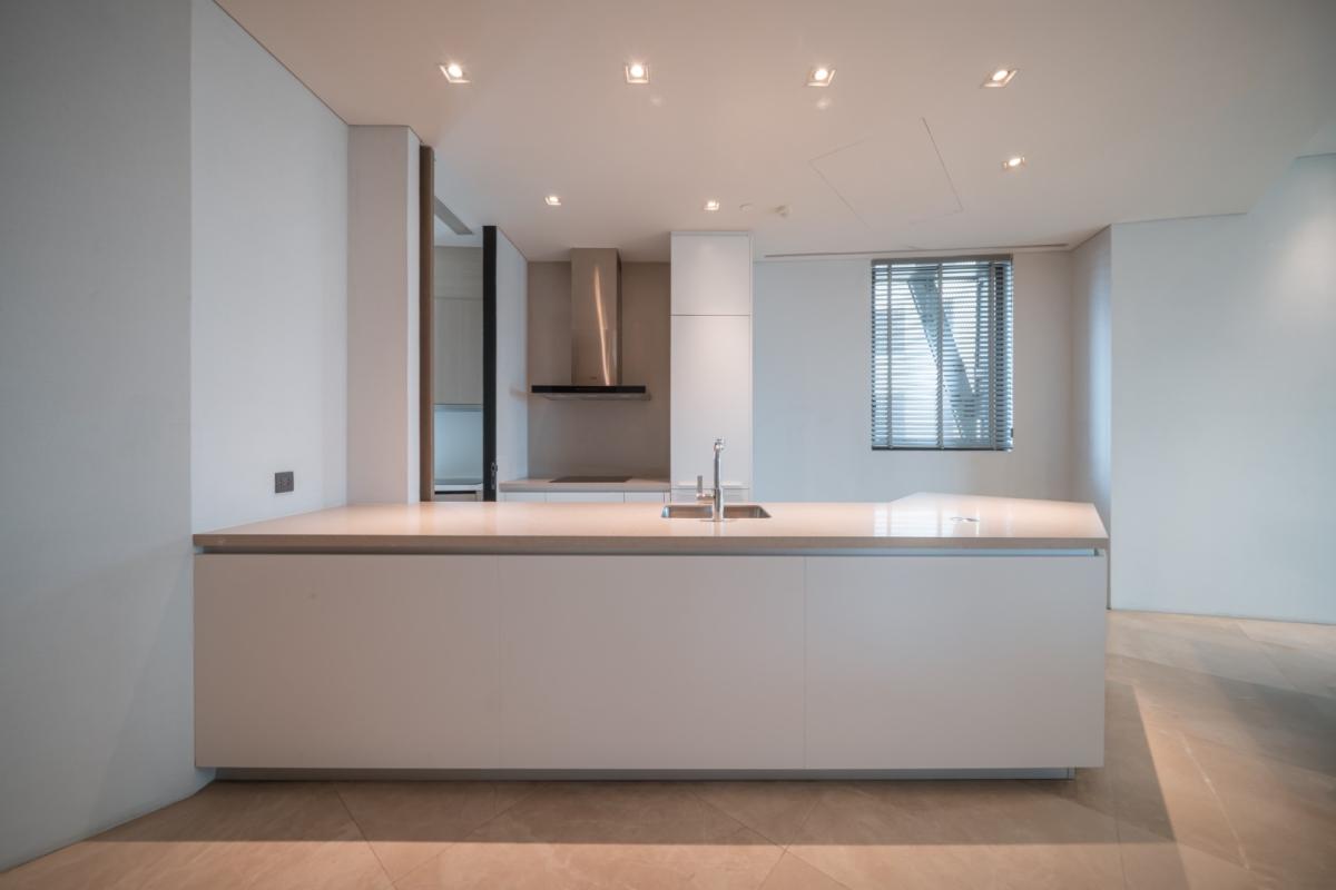 For RentCondoWongwianyai, Charoennakor : 🔥Rent Now🔥 Banyan Tree Residences Riverside Bangkok, near the Gold Line BTS Khlong San Station. Fully furnished and ready to move in.