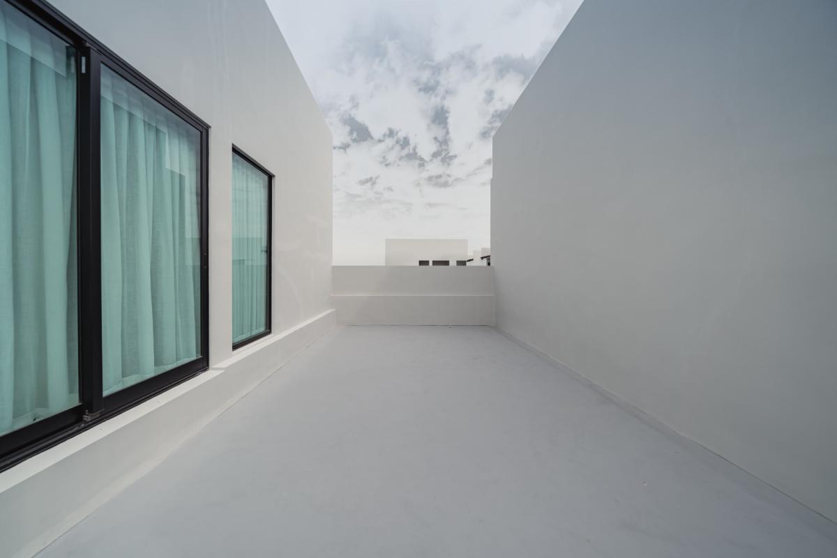 For RentTownhomePattanakan, Srinakarin : 🔥Rent Now🔥 Townhome Nirvana Define Bangkok Kreetha, near MRT Sri Kreetha Station. Fully furnished and ready to move in.