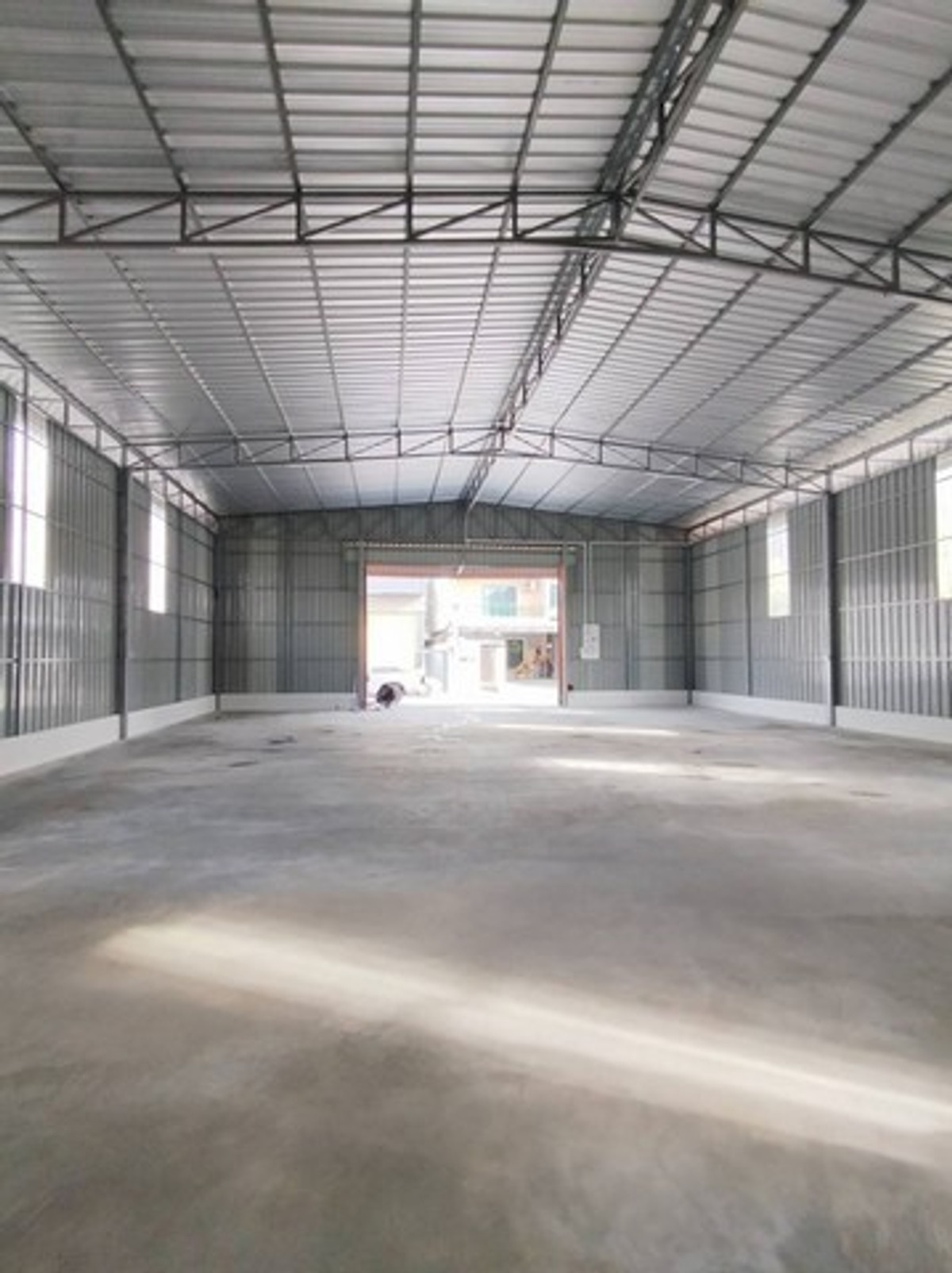 For RentWarehouseNawamin, Ramindra : HR3225 Newly built warehouse for rent, 504 sq m., prime location, Ramindra 39 (km. 4), wide area, no central pillar, convenient parking, near the mouth of Soi 7-Eleven.