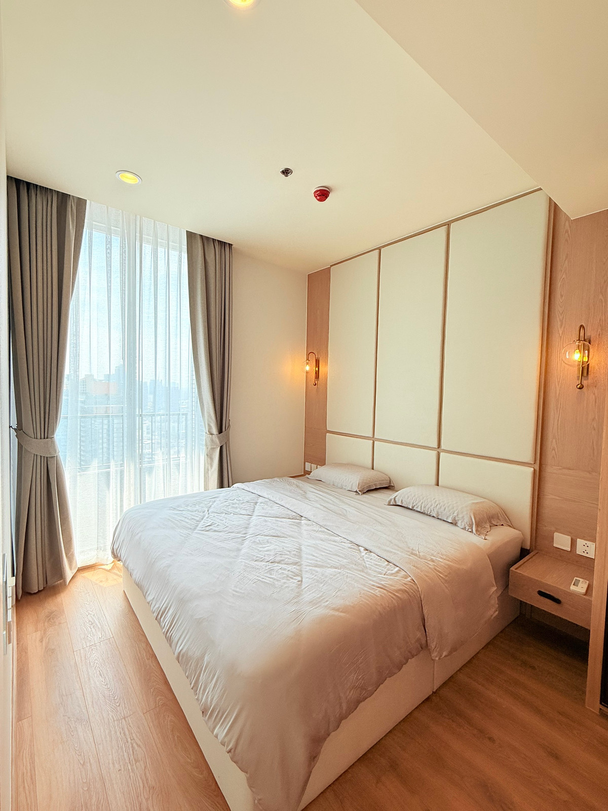 ให้เช่าคอนโดสุขุมวิท อโศก ทองหล่อ : พร้อมเข้าอยู่ 21 ก.พ. 69 ⭐ ปล่อยเช่าคอนโดใหม่มือหนึ่ง 2 ห้องนอน 2 ห้องน้ำ คุณภาพดี ตกแต่งสวยงาม พร้อมอยู่ทันที!! 🚅 ใกล้ BTS ทองหล่อ มีรถรับส่งให้ เดินทางสะดวก