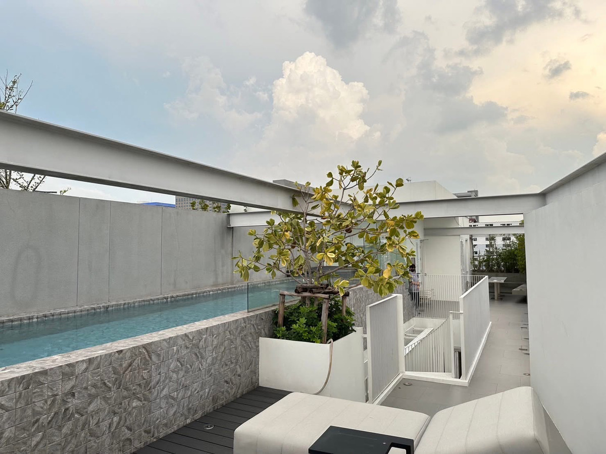 บ้านเลียบทางด่วนรามอินทรา : ขาย/เช่า บ้าน - home Office D8 Residence Luxury Pool Villa  ลาดพร้าว