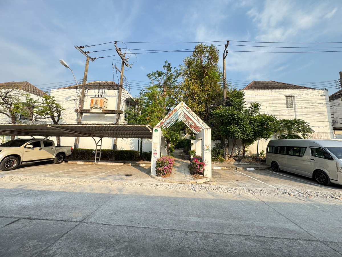 For SaleTownhomeSamut Prakan,Samrong : Boble Park Townhouse, Bang Phli, good location, peaceful society, with private parking.