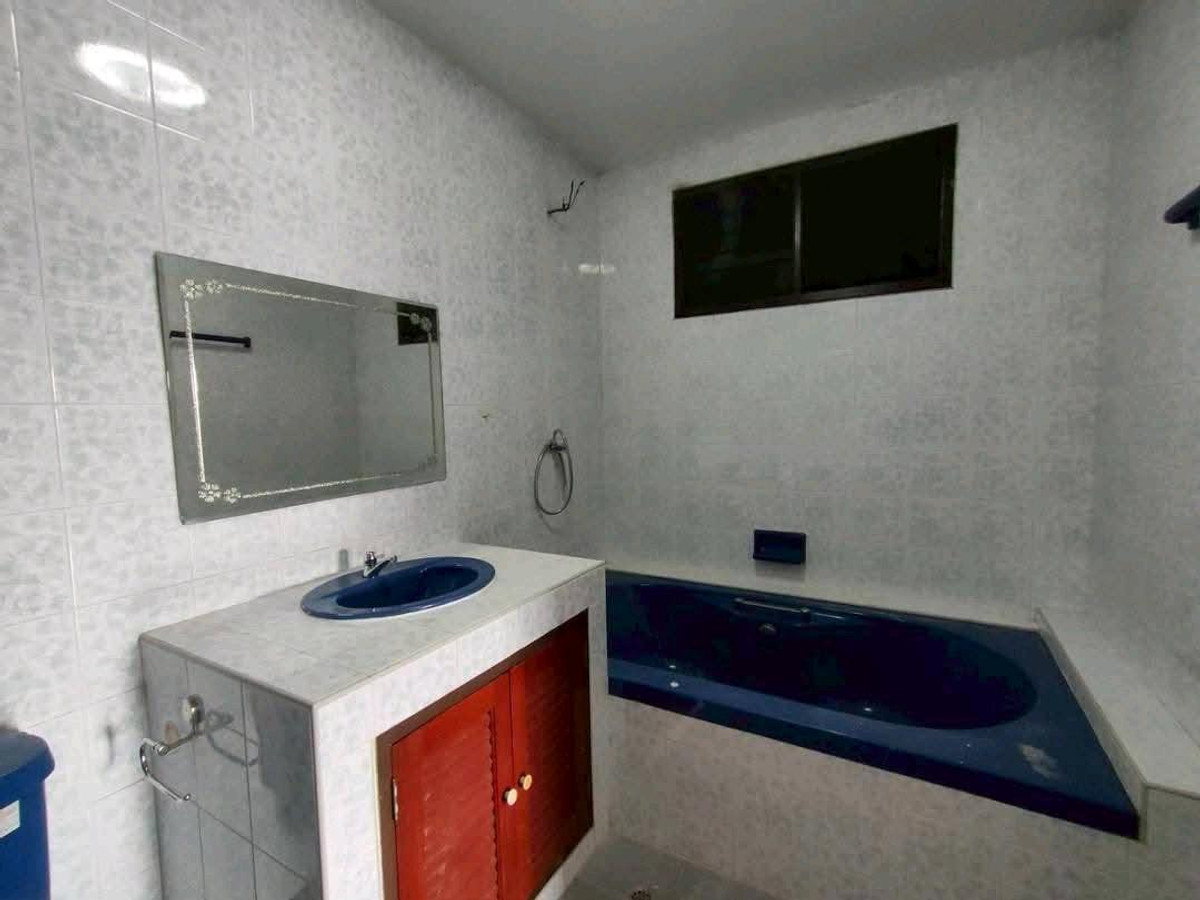 ให้เช่าบ้านปิ่นเกล้า จรัญสนิทวงศ์ : ให้เช่า บ้านเดี่ยวหลังใหญ่ ที่ดิน 185 ตร.ว. ใกล้ตลาดคลองลัดมะยม ทำลดี เข้าออกสะดวก