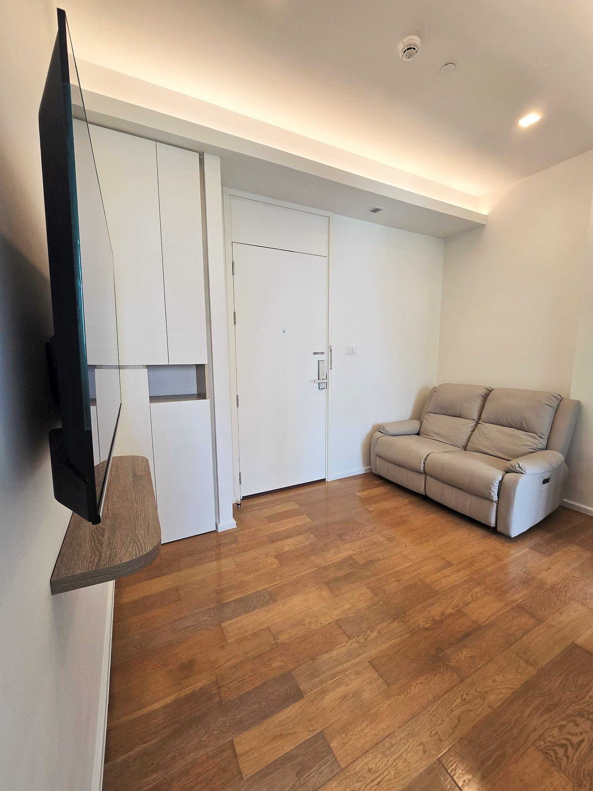 For SaleCondoLadprao, Central Ladprao : Condo for Sale: The Saint Residences 30.03 sqm, Near MRT Phahonyothin
