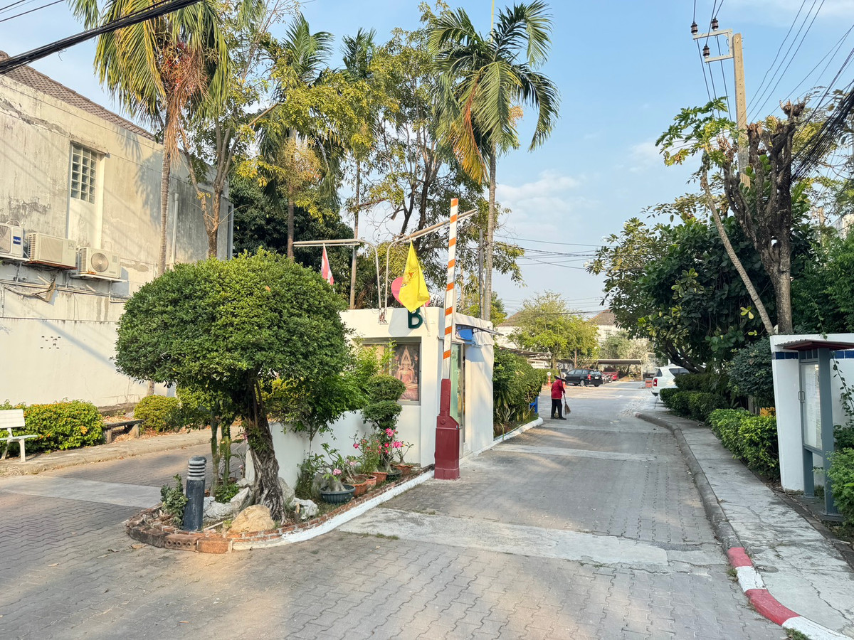 For SaleTownhomeSamut Prakan,Samrong : Boble Park Townhouse, Bang Phli, good location, peaceful society, with private parking.