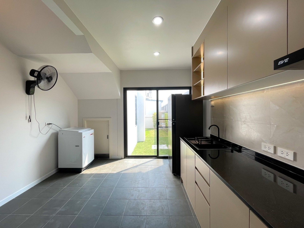 For RentHouseSamut Prakan,Samrong : Pimnara Srinakarin - Bangna / 4 Bedrooms (FOR RENT) YOK078