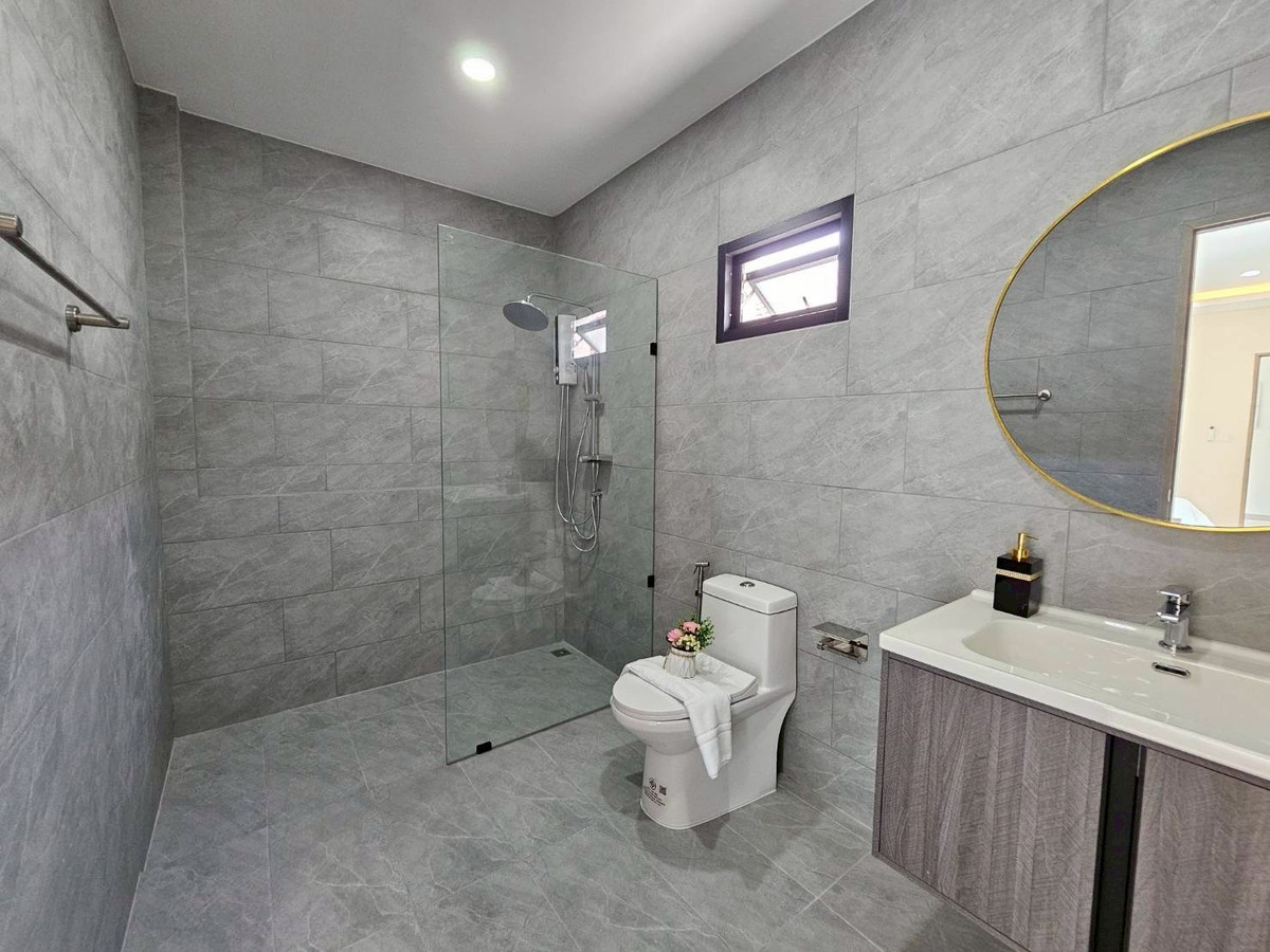 For SaleHousePattaya, Bangsaen, Chonburi : Hill Side Village / 4 Bedrooms (FOR SALE), Hill Side Village / 4 Bedrooms (For Sale) BEWN095