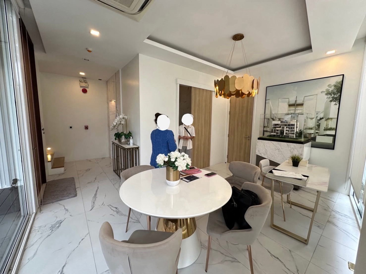 บ้านเลียบทางด่วนรามอินทรา : ขาย/เช่า บ้าน - home Office D8 Residence Luxury Pool Villa  ลาดพร้าว