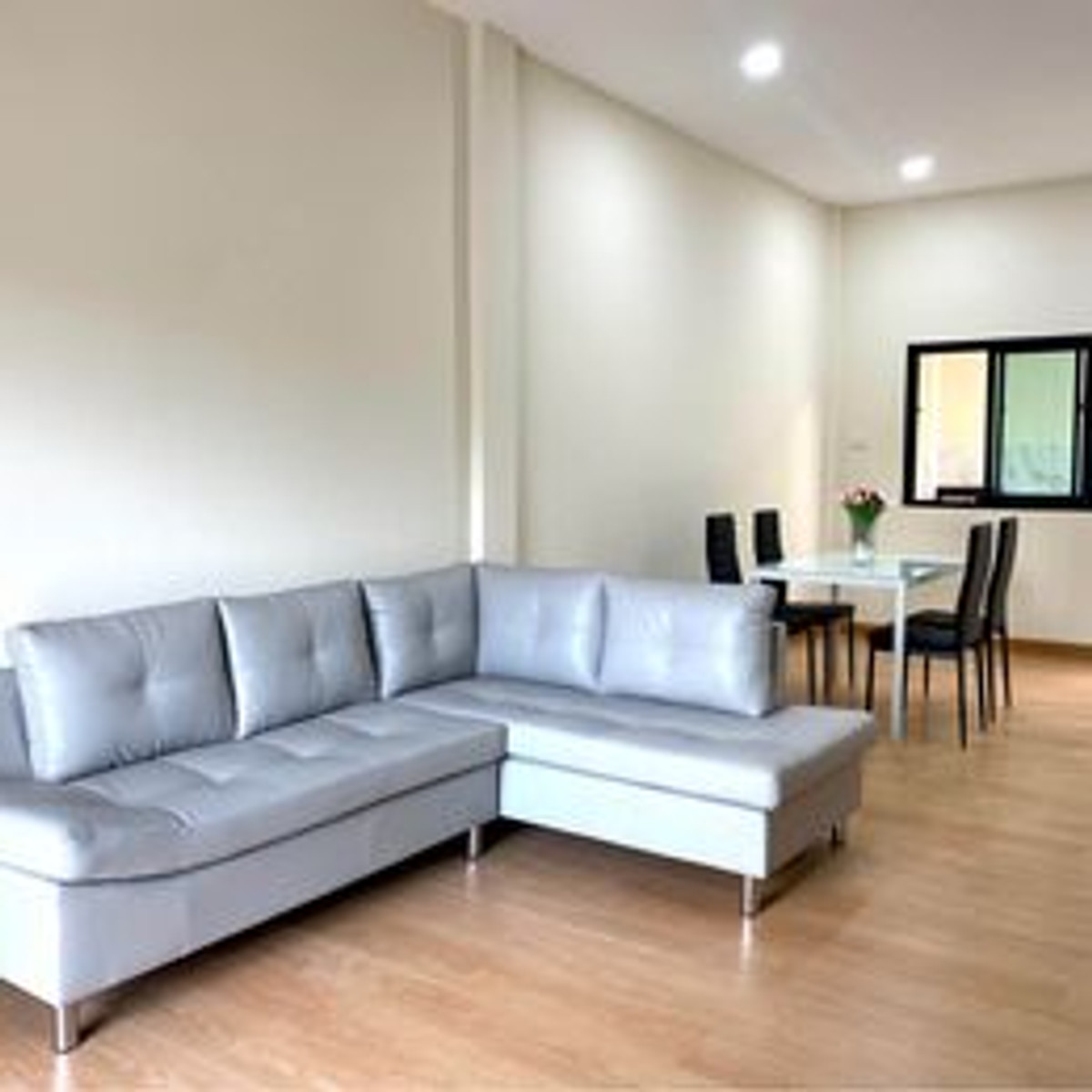 ให้เช่าทาวน์โฮมขอนแก่น : บ้านให้เช่า ติดโรงพยาบาลราชพฤษ์ ขอแก่น