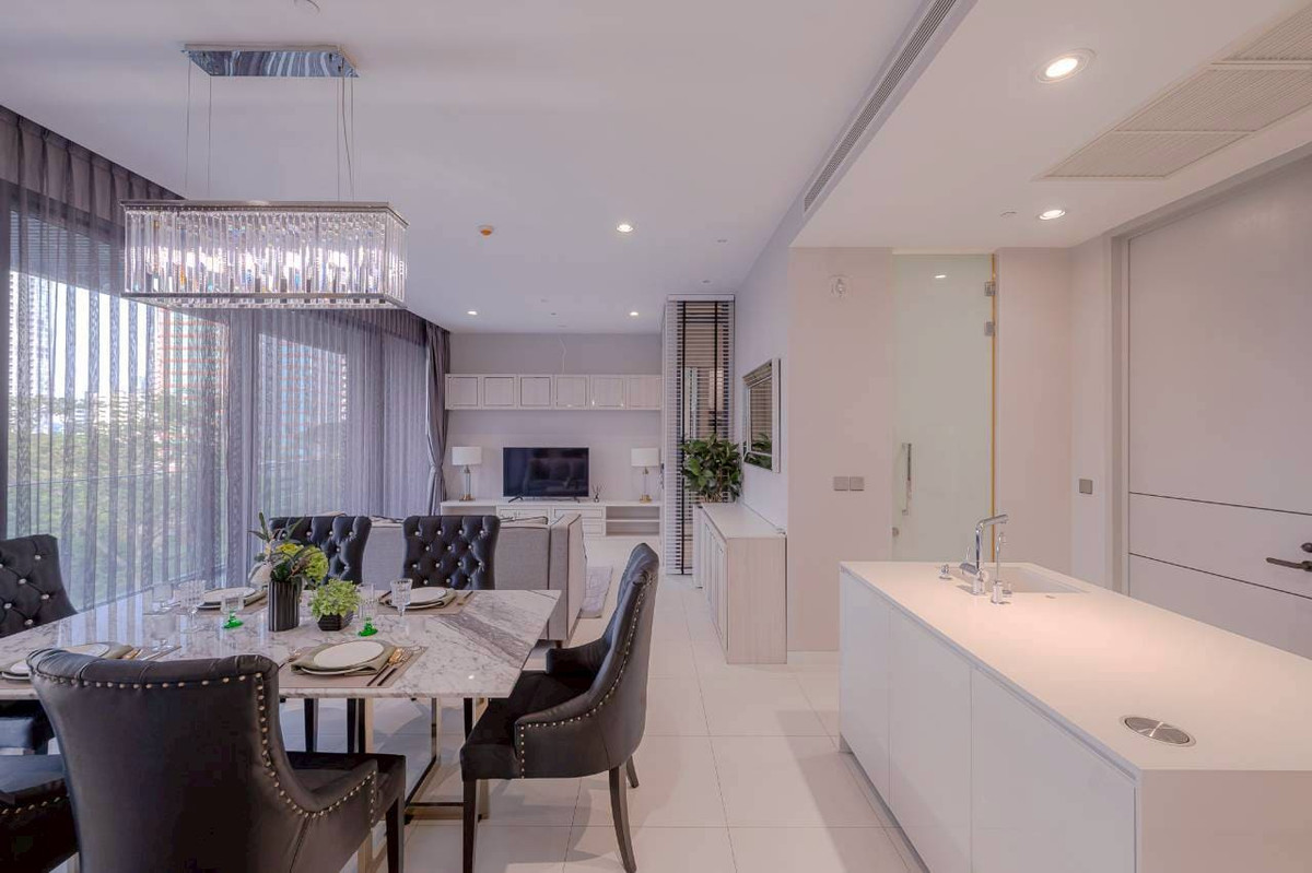 CondoSukhumvit, Asoke, Thonglor : VITTORIO Sukhumvit 39 Condominium Luxury 2 Bedrooms for Rent/Sale