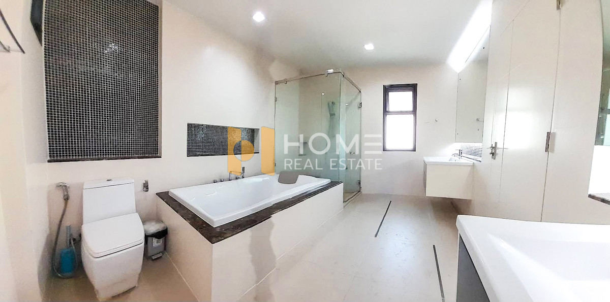 For RentHouseLadkrabang, Suwannaphum Airport : Setthasiri Onnut - Srinakarin / 4 Bedrooms (FOR SALE) FONT029