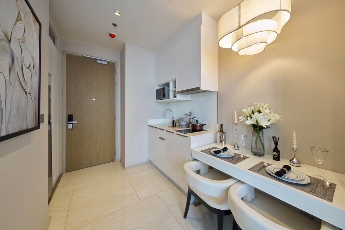 ขายคอนโดสีลม ศาลาแดง บางรัก : ขายพร้อมผู้เช่า Ashton Silom ราคา 7,500,000 บาท [JZs260211]