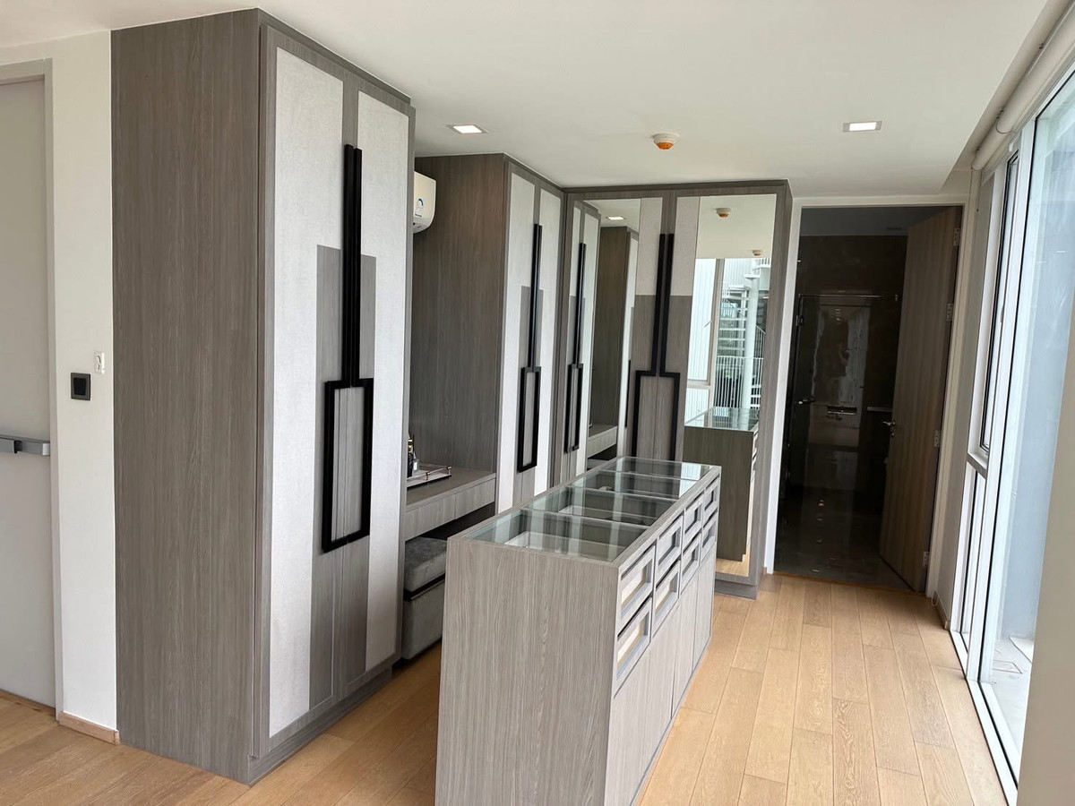 บ้านเลียบทางด่วนรามอินทรา : ขาย/เช่า บ้าน - home Office D8 Residence Luxury Pool Villa  ลาดพร้าว