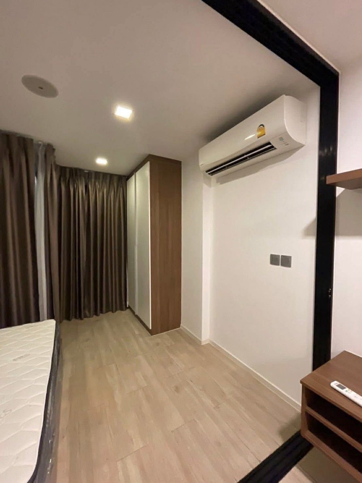 ให้เช่าคอนโดโชคชัย4 ลาดพร้าว71 : ให้เช่า คอนโด Atmoz ลาดพร้าว 71
ขนาดห้อง : 23 ตร.ม อาคาร : D ชั้น : 8 ราคา : 9,500 บาท สถานที่ใกล้เคียง : รถไฟฟ้าสายสีเหลือง สถานีโชคชัย4