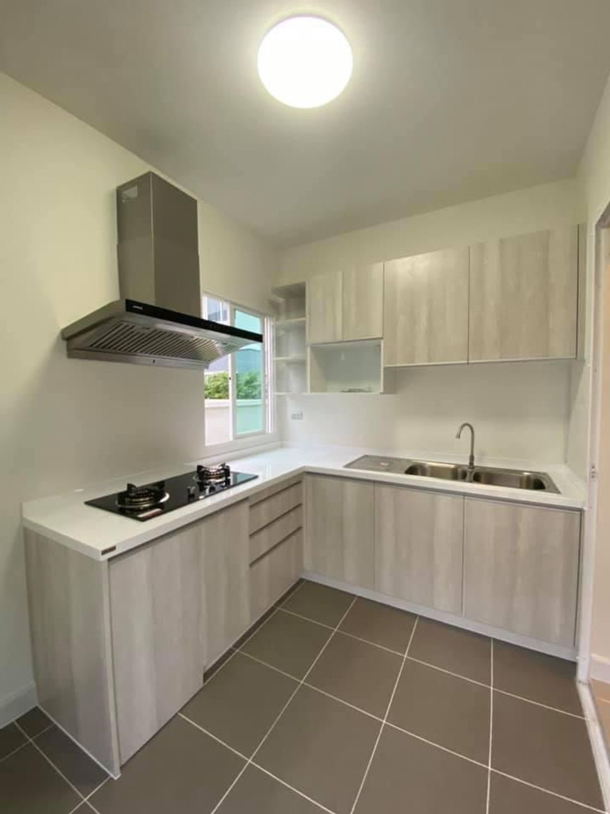 For RentHouseNawamin, Ramindra : Single house for rent, Perfect Place, Ramintra-Wongwaen (Chatu Chot), beautiful built-ins, close to the expressway and Fashion Island mall.