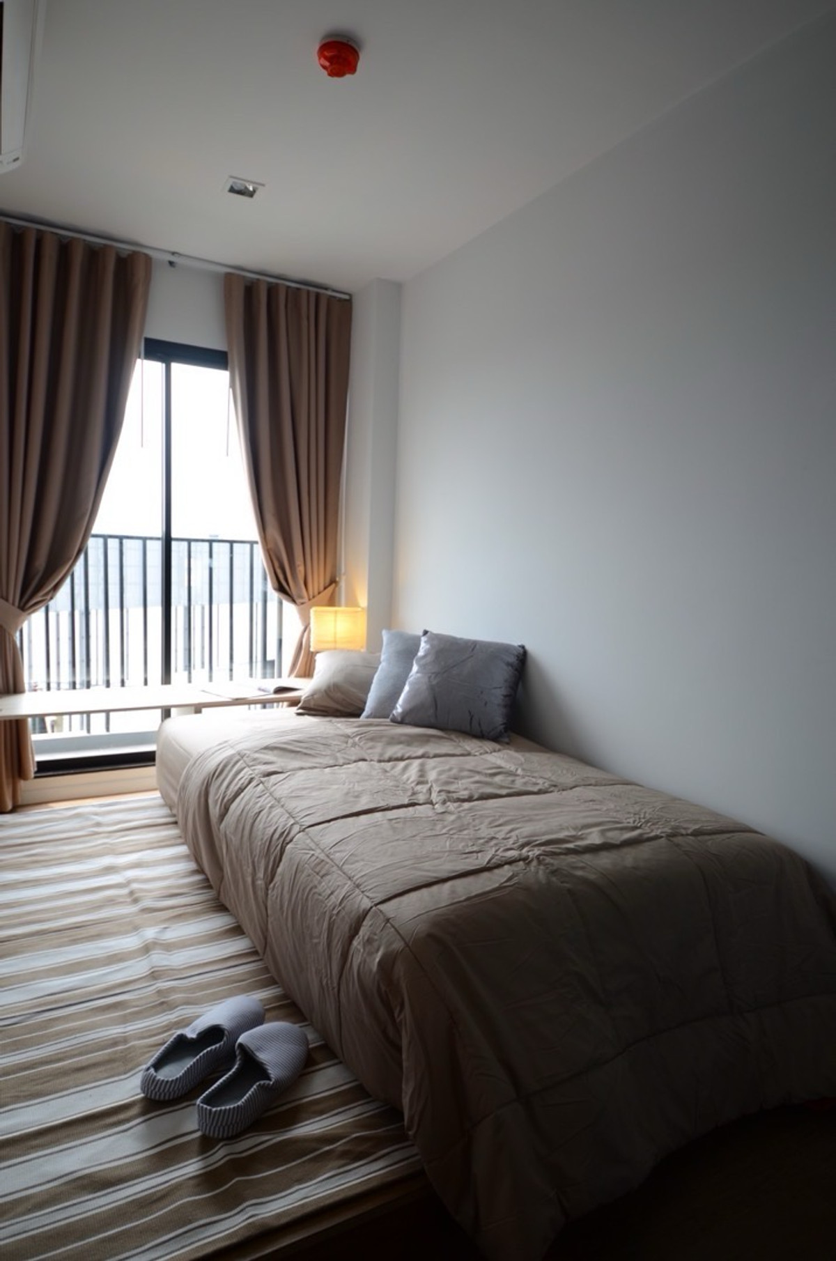 ขายคอนโดสมุทรปราการ สำโรง : ขายด่วน Tropicana @BTS เอราวัณ 2นอน ห้องสวยโมเดิร์น มีระเบียง ชุดโต๊ะทานข้าว เครื่องซักผ้า ตู้เย็น เครื่องใช้ไฟฟ้า+เฟอร์ครบ ใกล้BTS