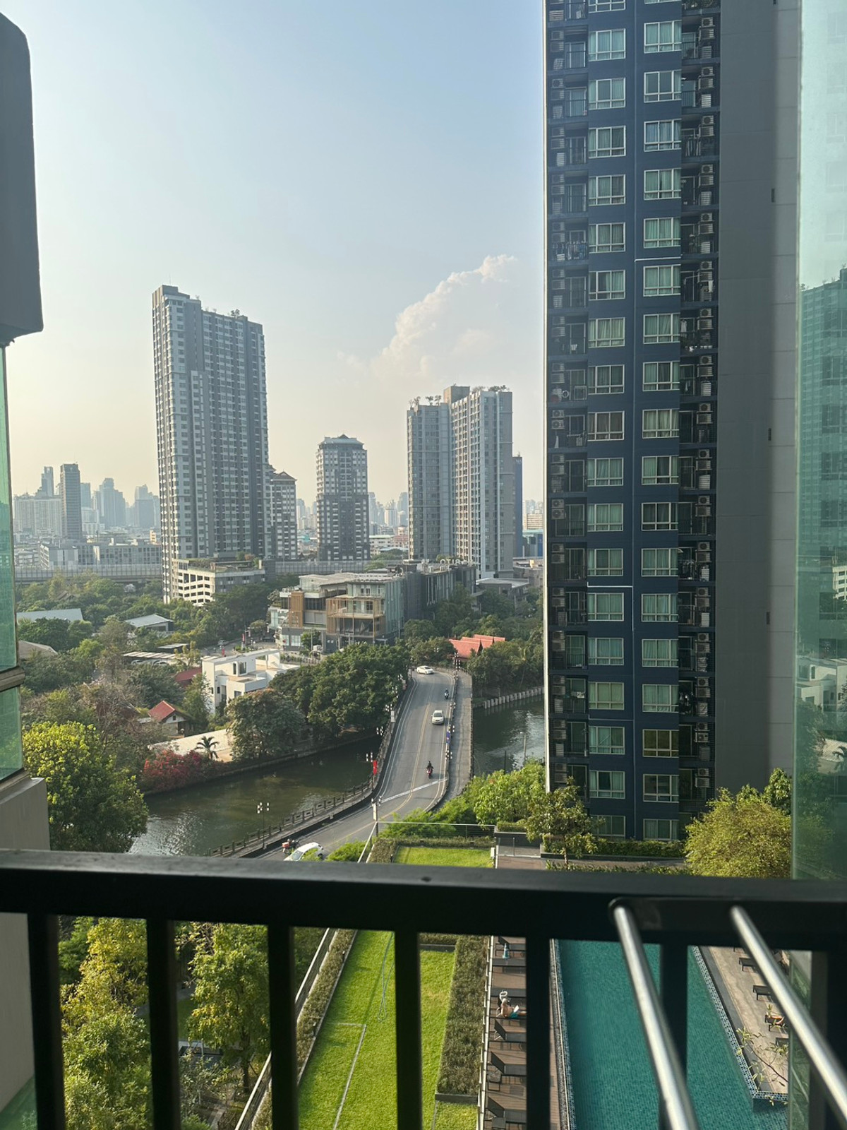 For RentCondoOnnut, Udomsuk : Availble 1 Bedroom The Base Sukhumvit 77 BTS Onnut for rent - Swimming Pool view - 13,500 -Call 093-490-3409