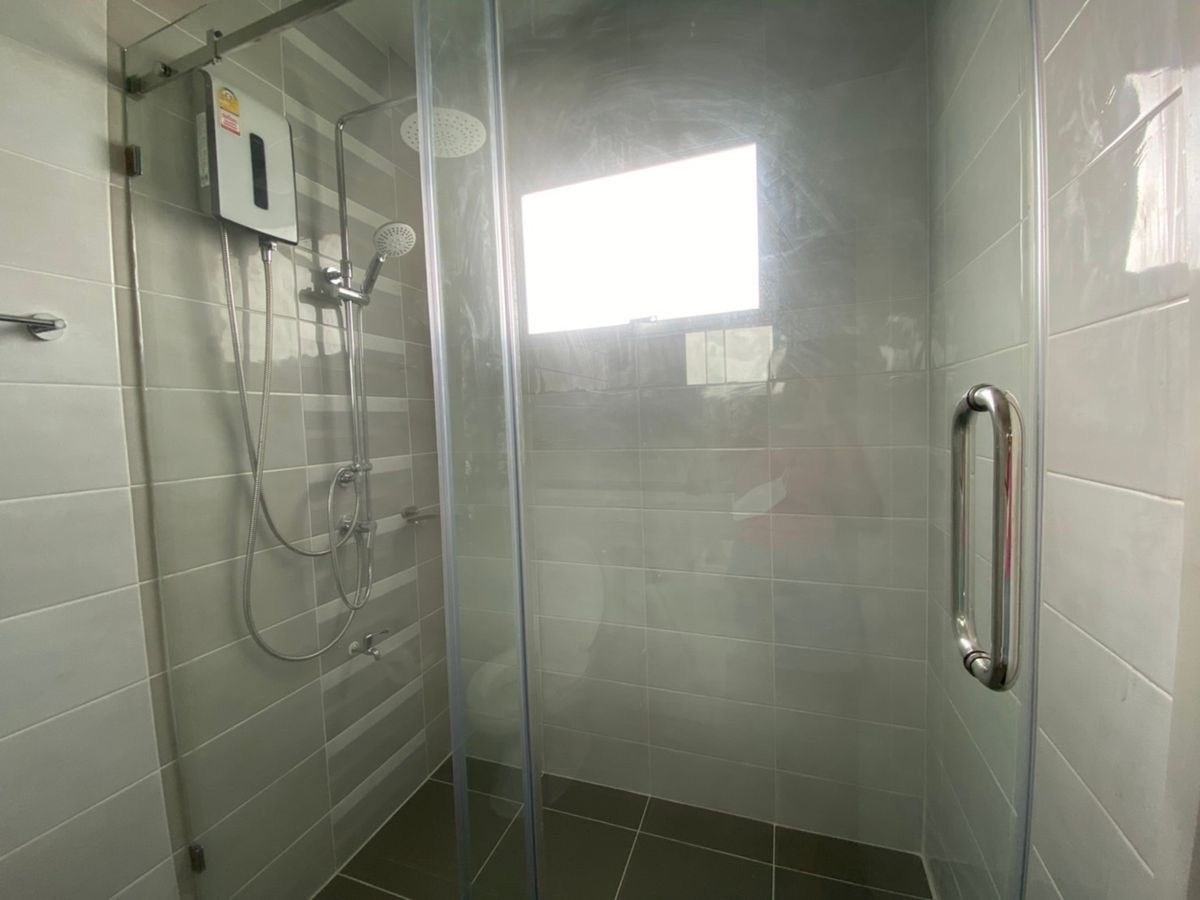 For RentHouseNawamin, Ramindra : Single house for rent, Perfect Place, Ramintra-Wongwaen (Chatu Chot), beautiful built-ins, close to the expressway and Fashion Island mall.