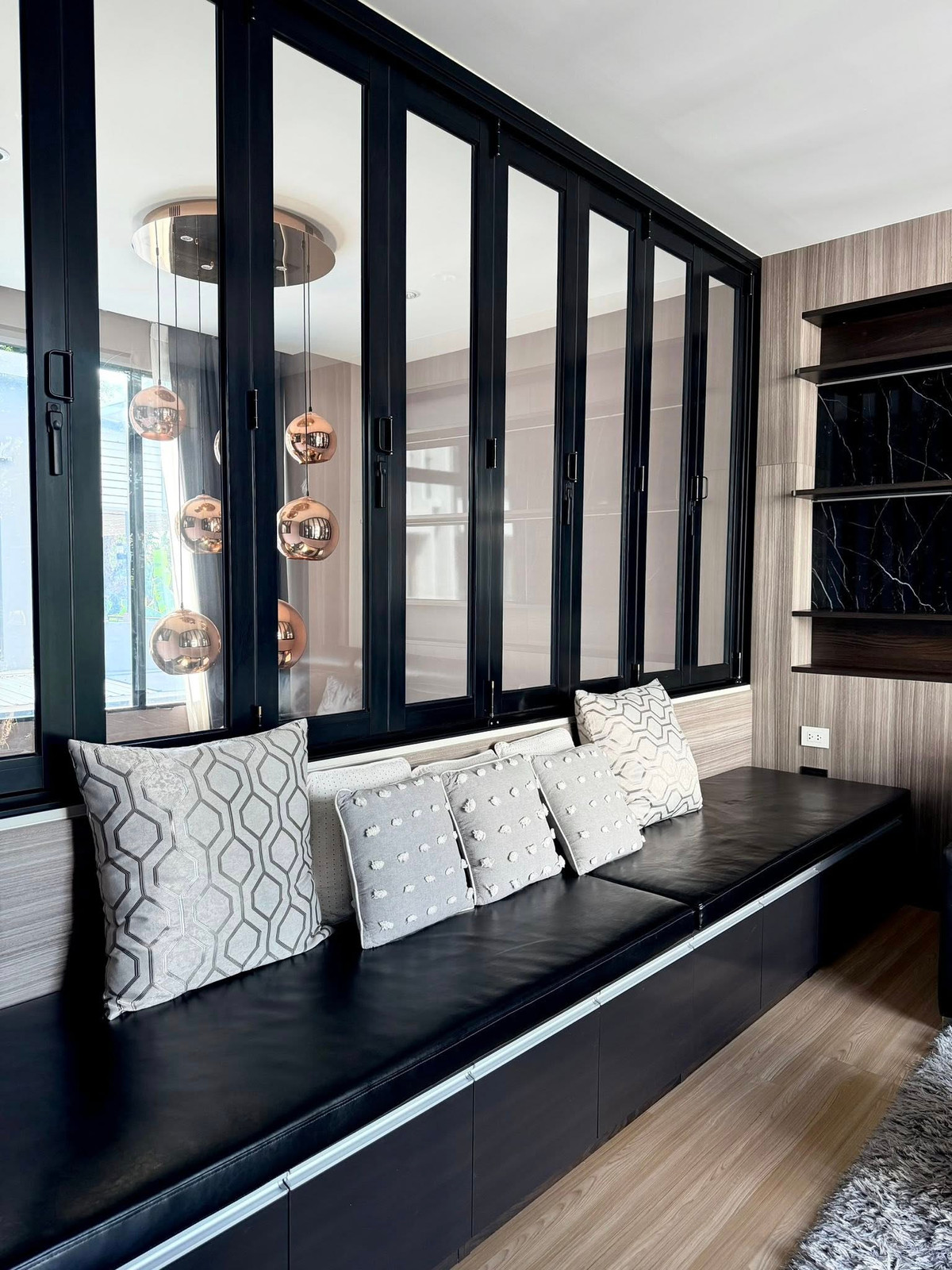 For RentTownhomePattanakan, Srinakarin : For rent!! Townhome 3.5 floors: ✨Nirvana define srinakarin-rama 9: Convenient transportation near Rama 9 Expressway and Airport Rail Link.