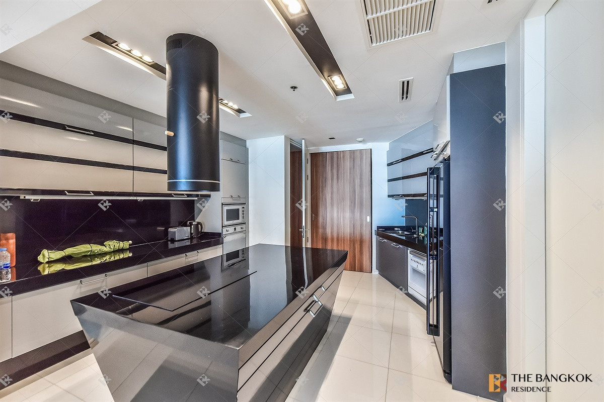 For RentCondoSukhumvit, Asoke, Thonglor :  Spacious Unit at The Lakes 💫 Large Balcony Park View Living 🌳 