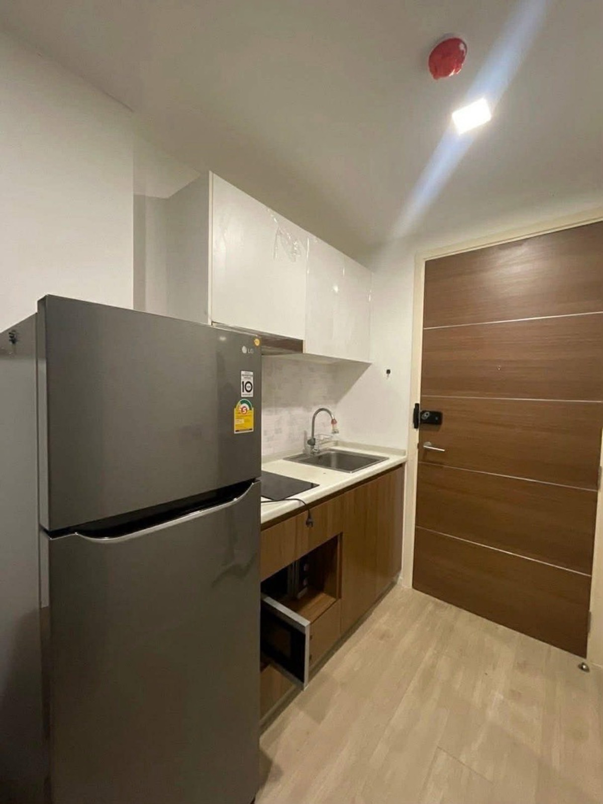 ให้เช่าคอนโดโชคชัย4 ลาดพร้าว71 : ให้เช่า คอนโด Atmoz ลาดพร้าว 71
ขนาดห้อง : 23 ตร.ม อาคาร : D ชั้น : 8 ราคา : 9,500 บาท สถานที่ใกล้เคียง : รถไฟฟ้าสายสีเหลือง สถานีโชคชัย4