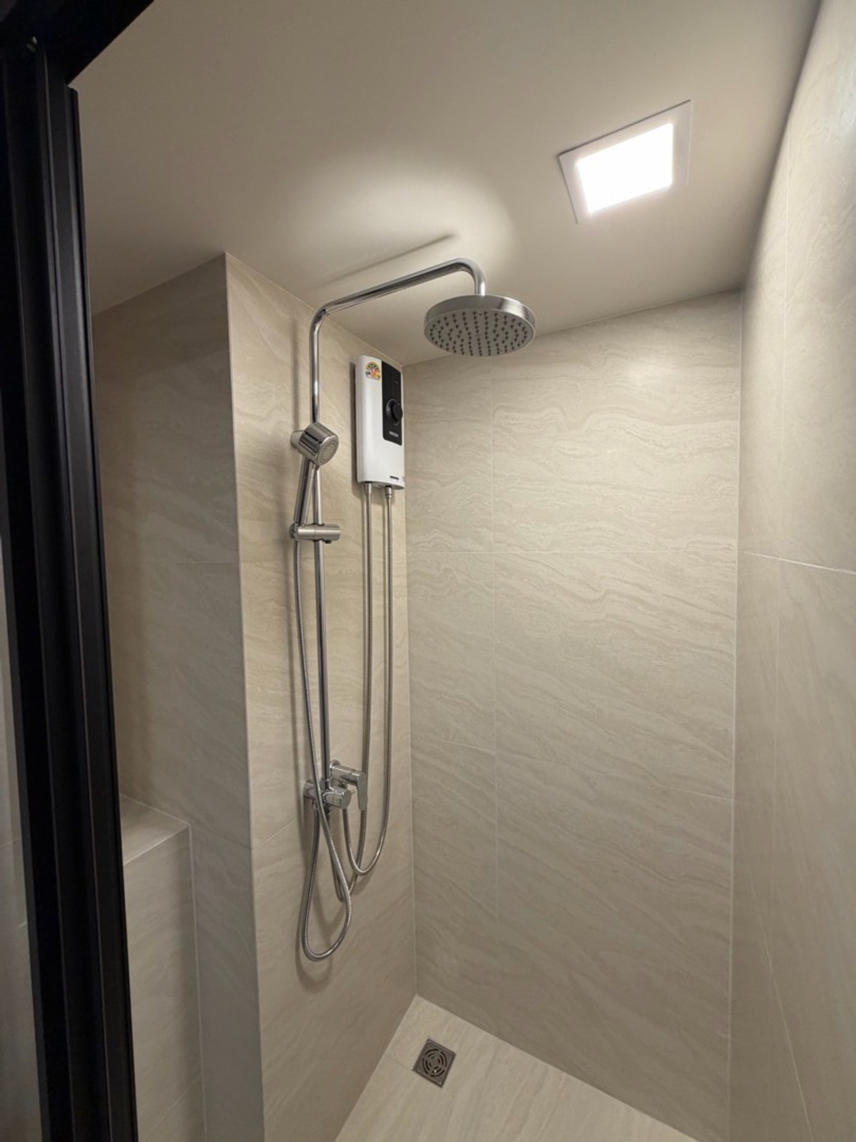 ให้เช่าคอนโดพระราม 9 เพชรบุรีตัดใหม่ RCA : 🔥ให้เช่าด่วน🔥เดอะ เบส เออเบิร์น พระราม 9 ห้องใหม่ เพดานสูง โปร่งโล่งสบาย เฟอร์นิเจอร์ครบพร้อมเข้าอยู่ ใกล้ MRT พระราม 9