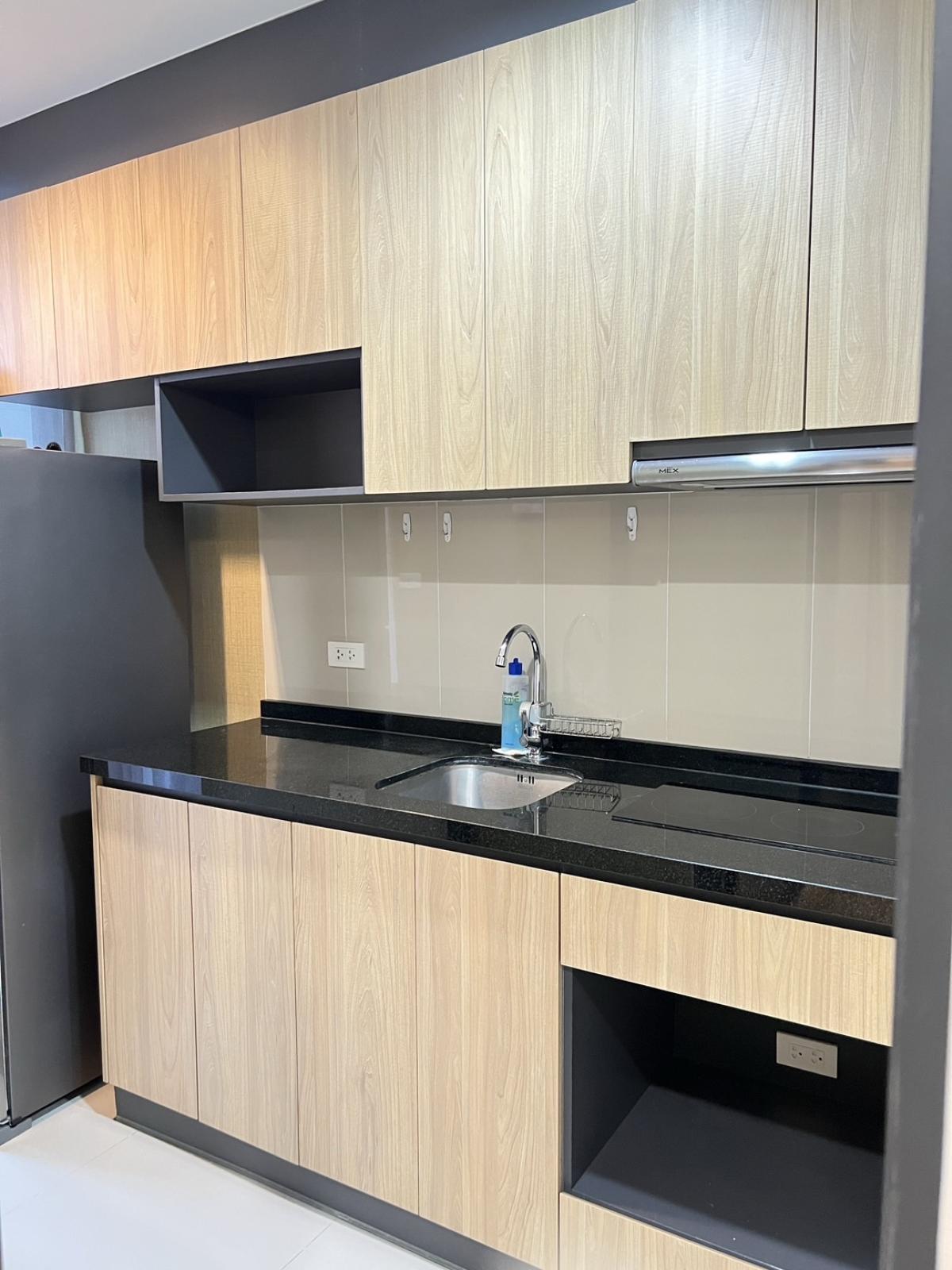 ขายคอนโดอ่อนนุช อุดมสุข : 03/04/2026, รวมค่าโอนสุดคุ้ม! คอนโด 1 ห้องนอน Hasu Haus สุขุมวิท 77 ใกล้ BTS อ่อนนุช 
ขายเพียง 4.05 ล้าน พร้อมสิ่งอำนวยความสะดวกครบครัน ลงทุนหรืออยู่อาศัยก็โดนใจ! 0642748883