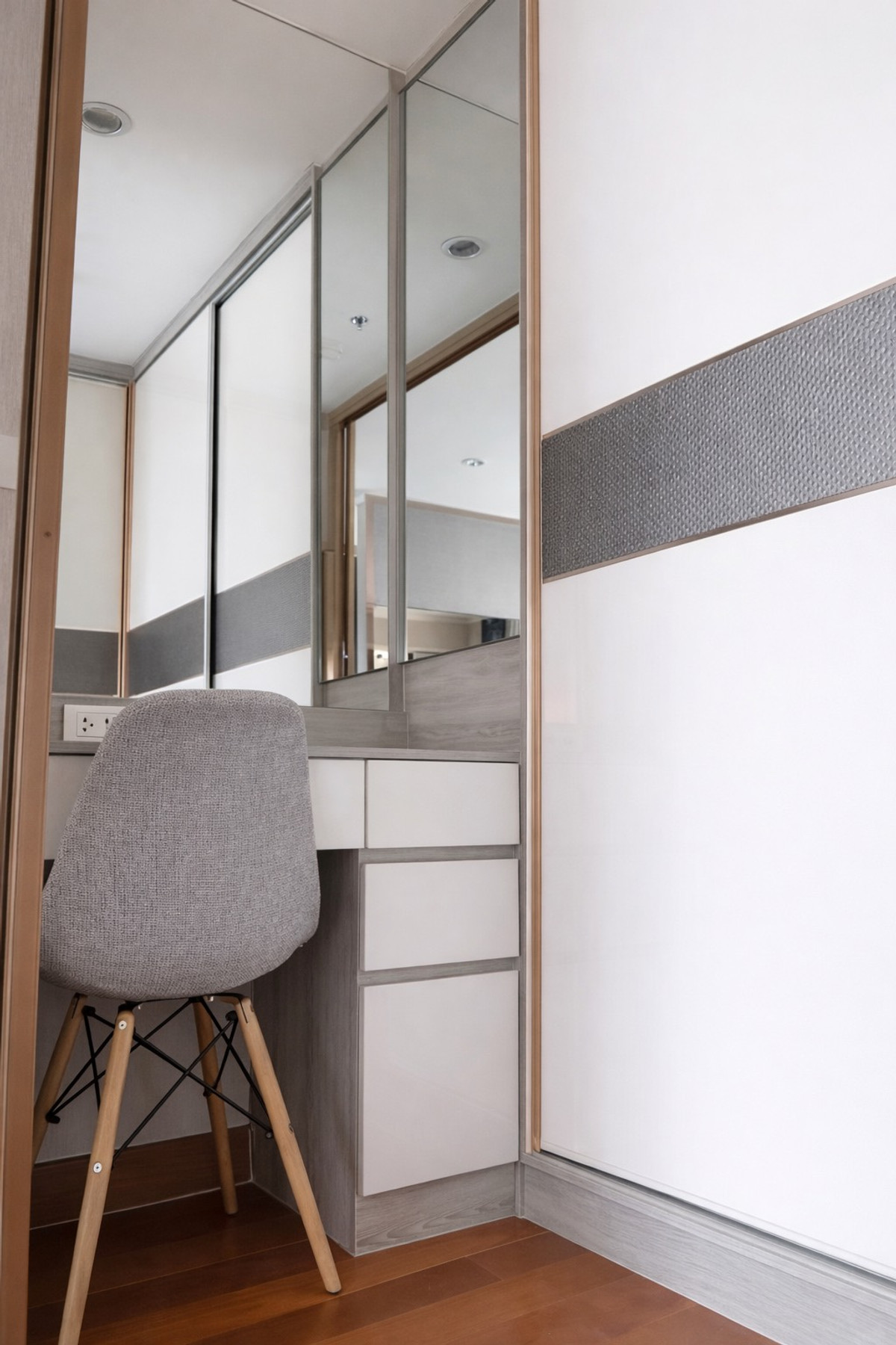 For RentCondoPattanakan, Srinakarin : For rent: Lumpini CondoTown Srinakarin – Hua Mak Station, specially decorated room, corner room, beautiful view.