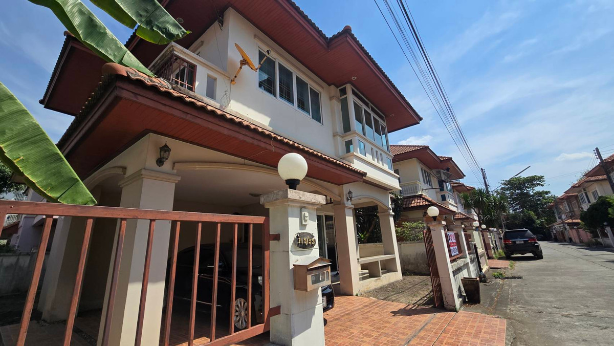 For SaleHousePathum Thani,Rangsit, Thammasat : 2-story detached house for sale, Than Mankong Village 1, Khlong Nueng, Khlong Luang, Pathum Thani, area 54.3 square wah, usable area 193 square meters, 3 bedrooms, 3 bathrooms, parking for 2 cars in the house.