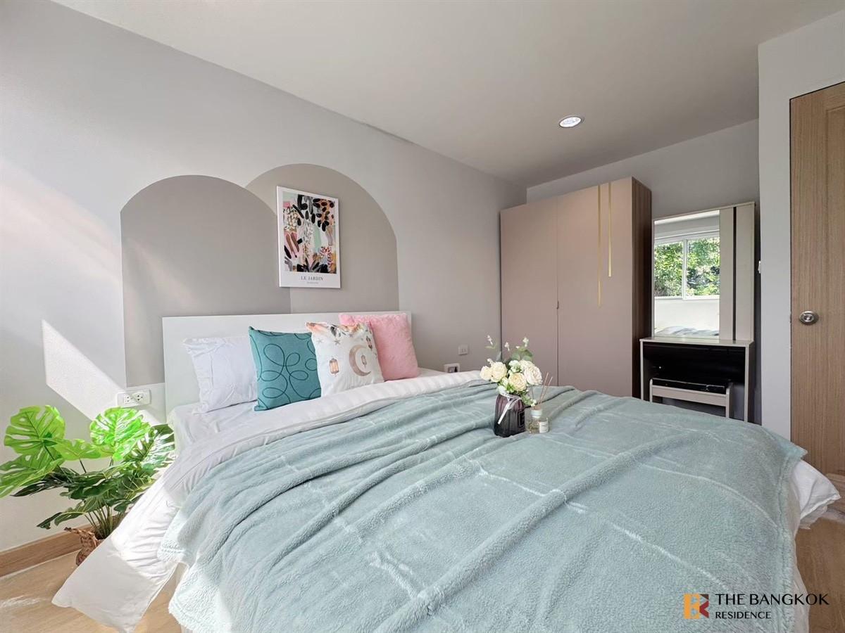 For RentHouseRatchadapisek, Huaikwang, Suttisan :  House in Huai Khwang 🏡 Newly Renovated with Private Swimming Pool 