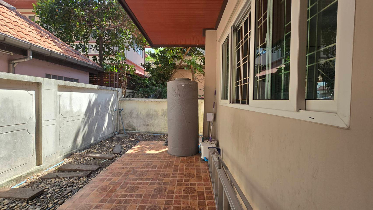 For SaleHousePathum Thani,Rangsit, Thammasat : 2-story detached house for sale, Than Mankong Village 1, Khlong Nueng, Khlong Luang, Pathum Thani, area 54.3 square wah, usable area 193 square meters, 3 bedrooms, 3 bathrooms, parking for 2 cars in the house.