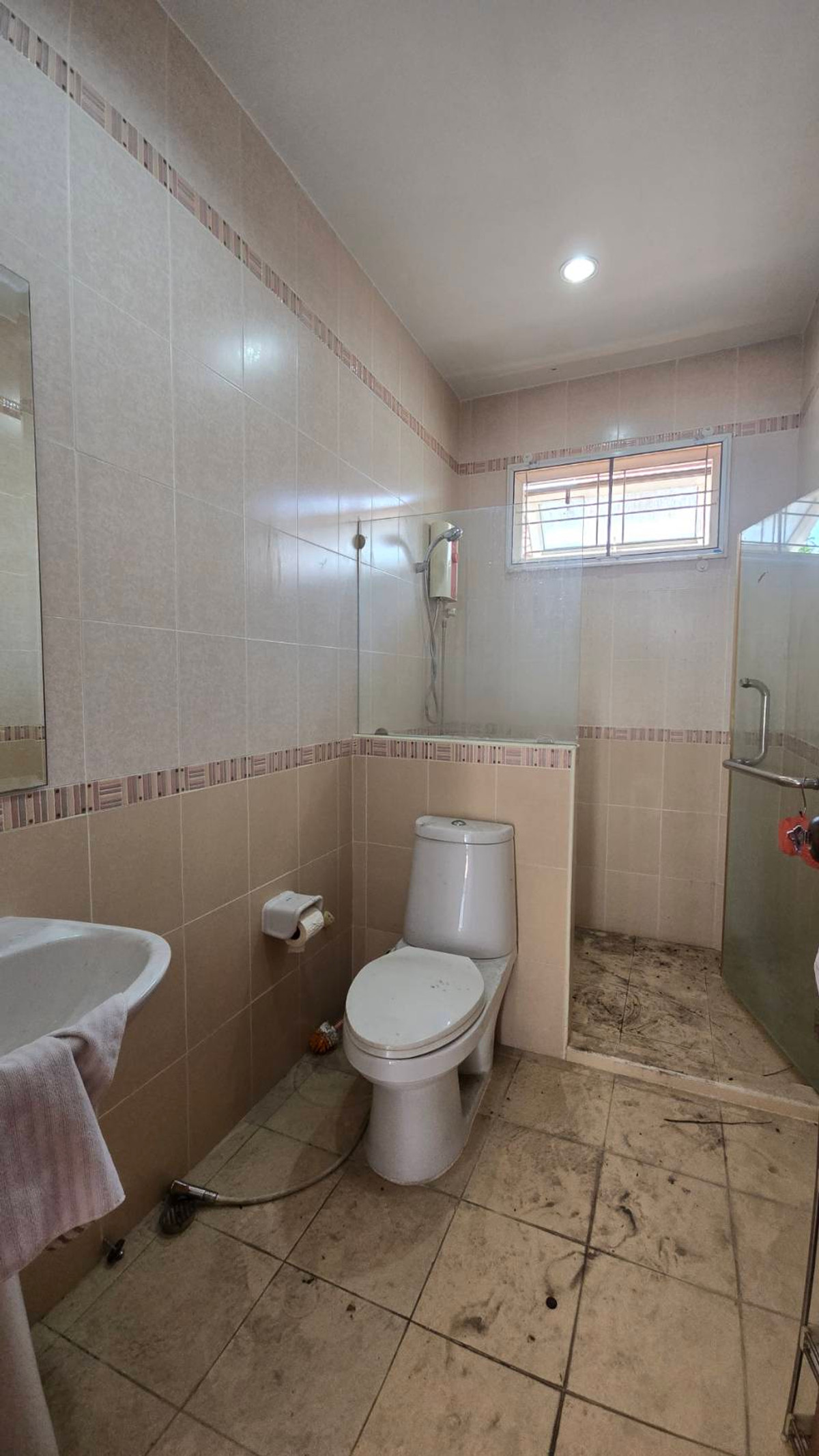 For SaleHousePathum Thani,Rangsit, Thammasat : 2-story detached house for sale, Than Mankong Village 1, Khlong Nueng, Khlong Luang, Pathum Thani, area 54.3 square wah, usable area 193 square meters, 3 bedrooms, 3 bathrooms, parking for 2 cars in the house.