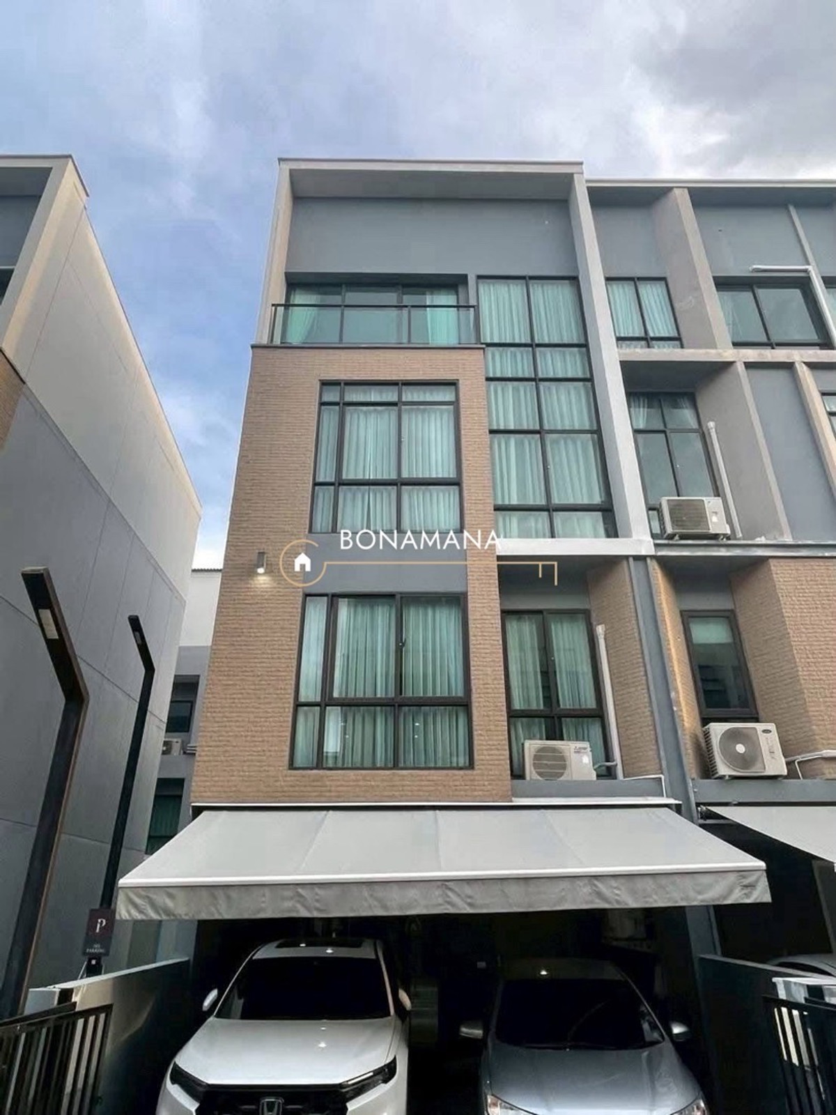 For RentTownhomePattanakan, Srinakarin : Rent/Sell Estara Haven Pattanakarn 20 (Estara Haven Pattanakarn 20) New home bought from the project.