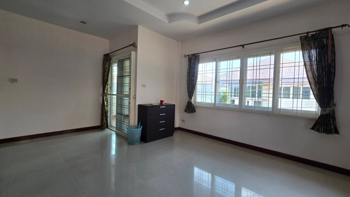 For SaleHousePathum Thani,Rangsit, Thammasat : 2-story detached house for sale, Than Mankong Village 1, Khlong Nueng, Khlong Luang, Pathum Thani, area 54.3 square wah, usable area 193 square meters, 3 bedrooms, 3 bathrooms, parking for 2 cars in the house.