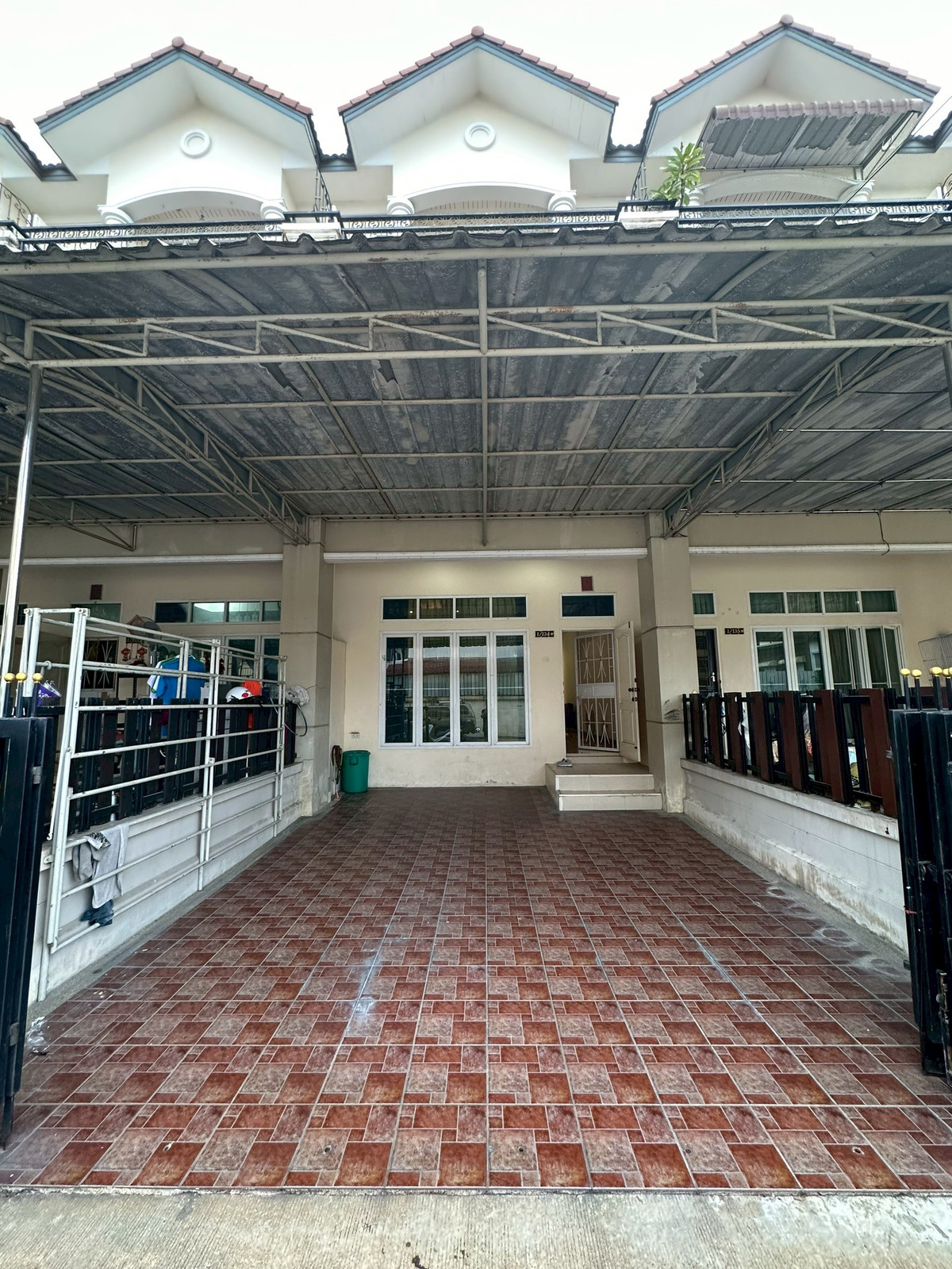 ให้เช่าทาวน์โฮมลาดพร้าว101 แฮปปี้แลนด์ : ให้เช่าทาวน์โฮม 3 ชั้น หมู่บ้านสิรินโฮม ลาดพร้าว101 แอร์เฟอร์ครบ มี3ห้องนอน3ห้องน้ำ ราคาเช่าเดือนละ30,000บาท (จดทะเบียนบริษัทได้)